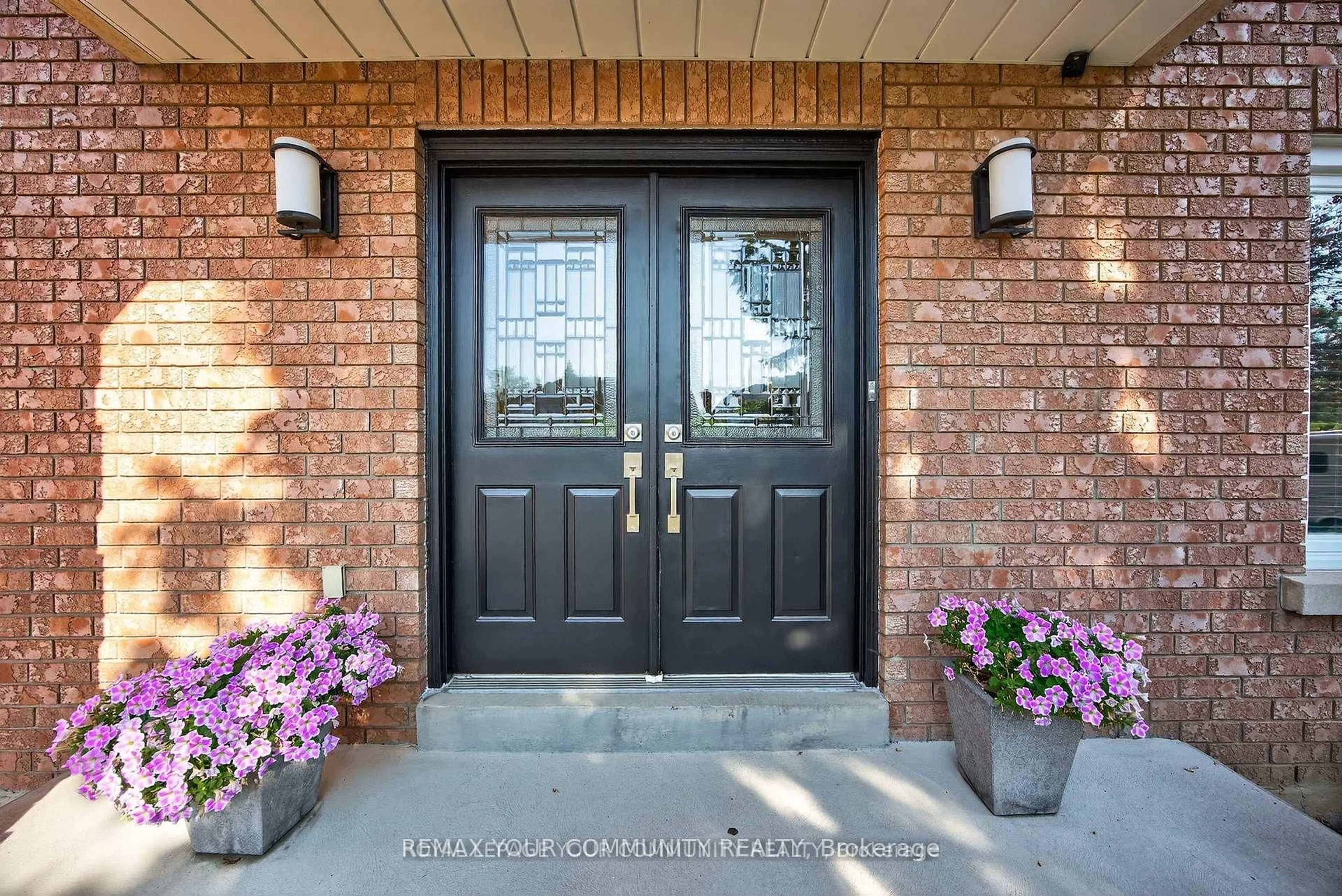 Indoor entryway for 684 Exceller Circ, Newmarket Ontario L3X 1P4