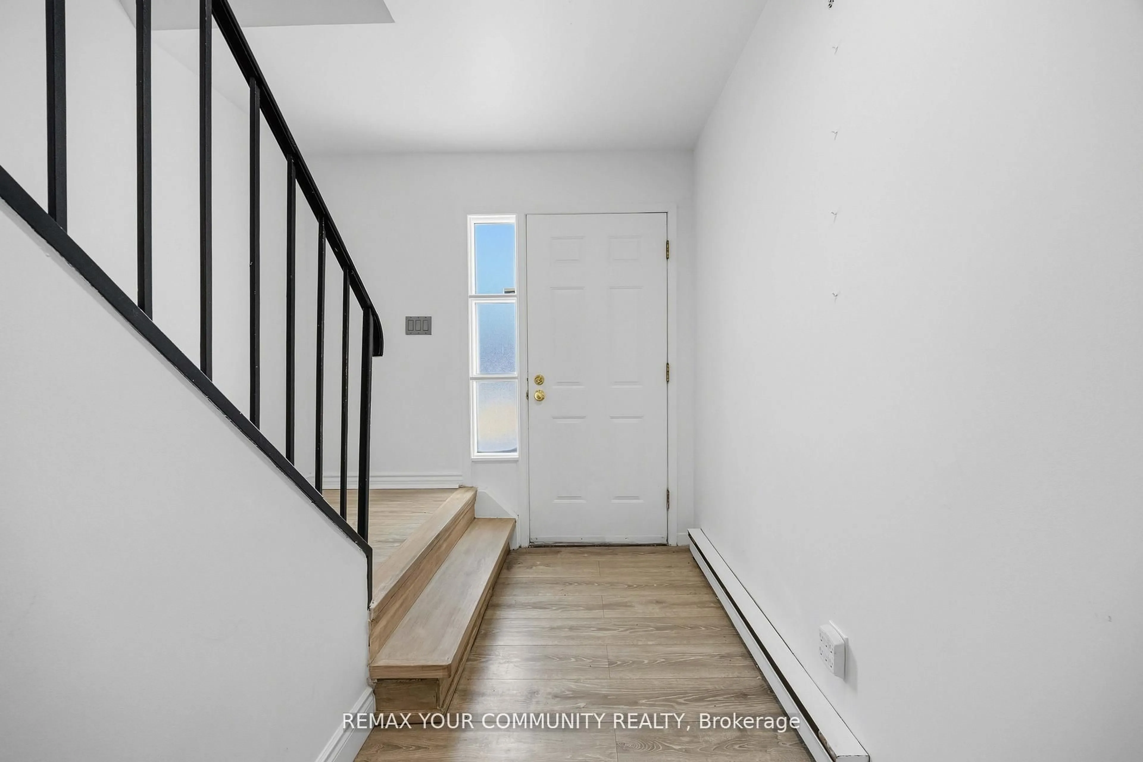 Indoor entryway for 22 porterfield Cres, Markham Ontario L3T 4S7