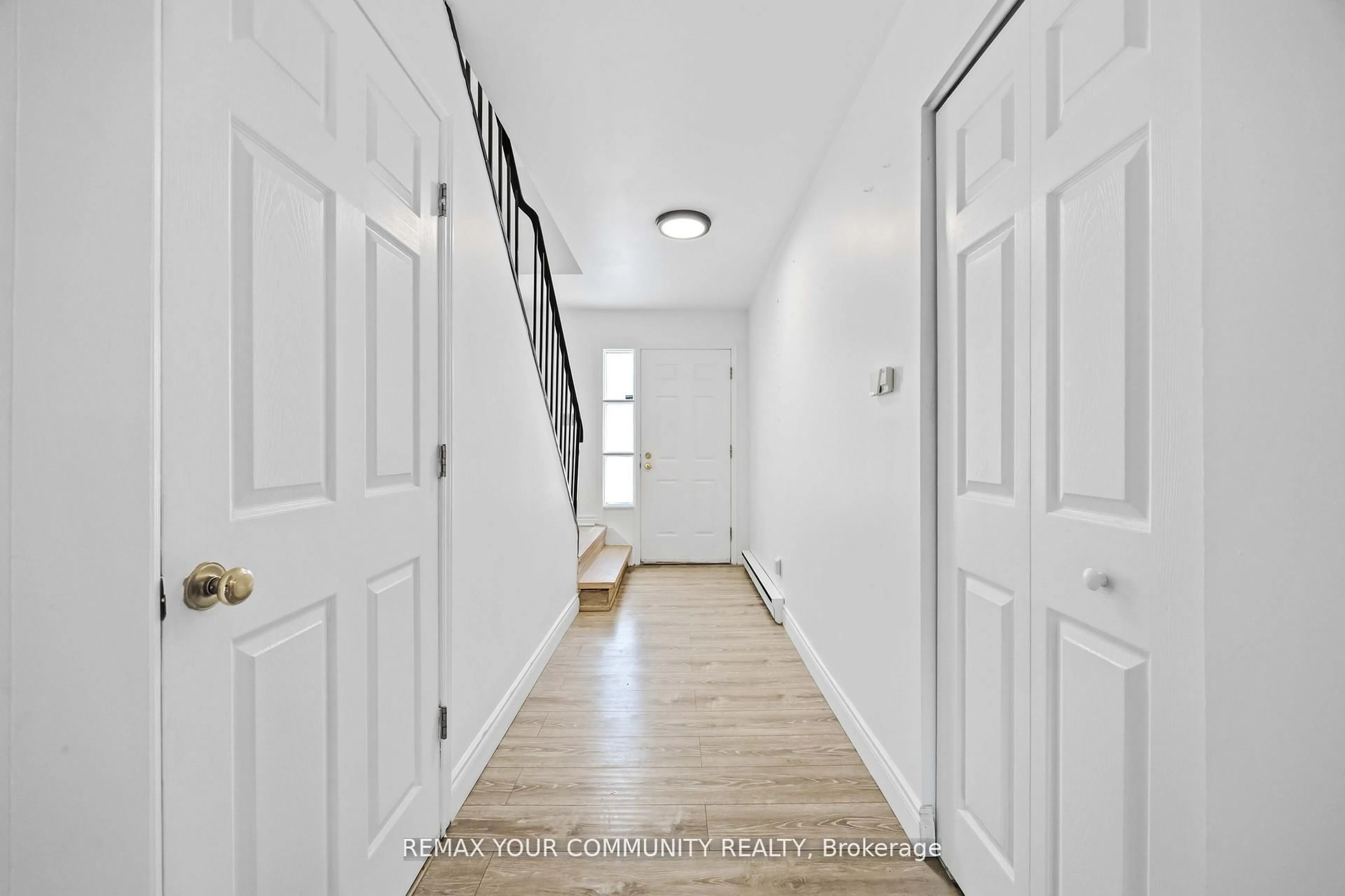 Indoor entryway for 22 porterfield Cres, Markham Ontario L3T 4S7
