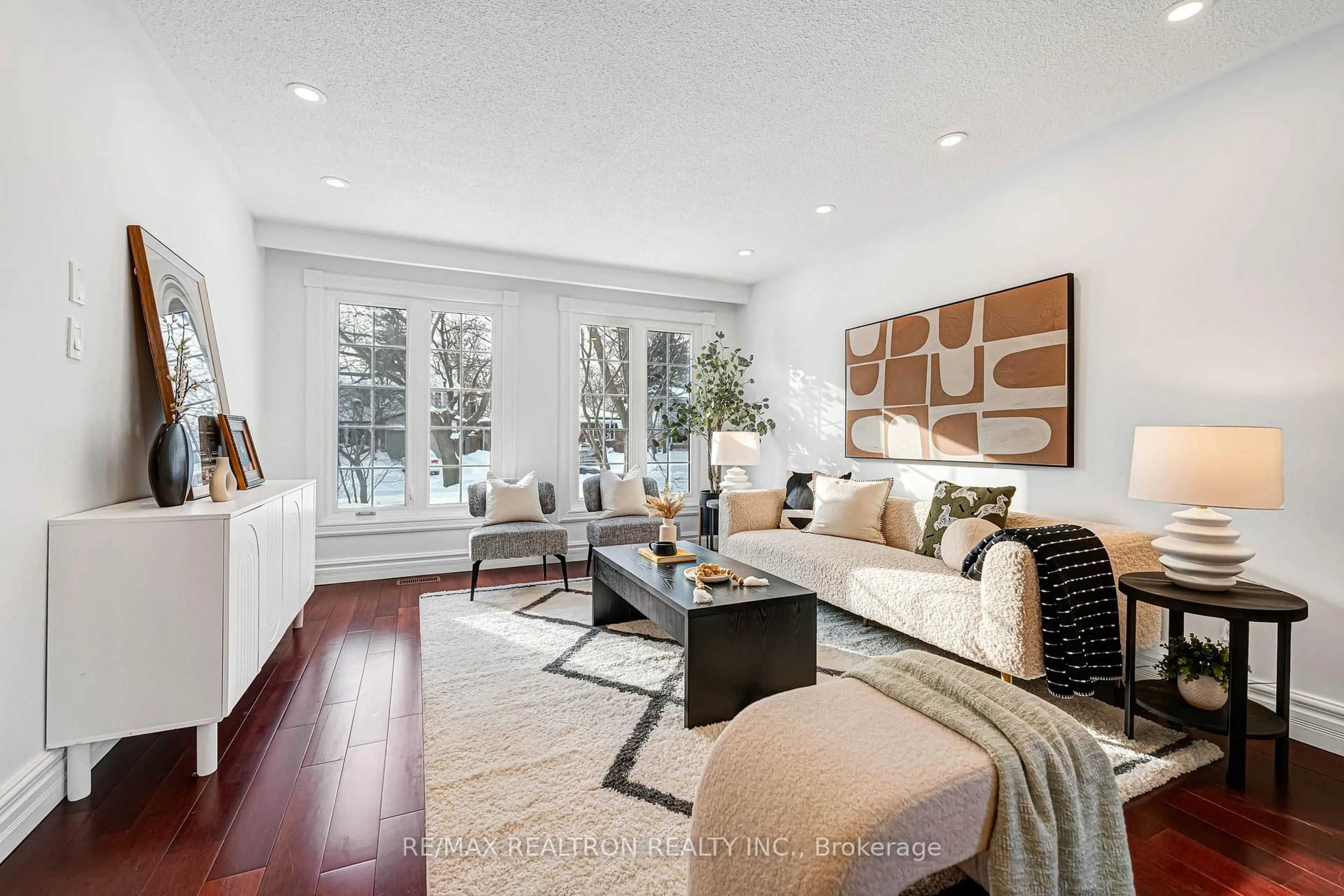 Living room with furniture, wood/laminate floor for 40 Ferrah St, Markham Ontario L3R 1N5