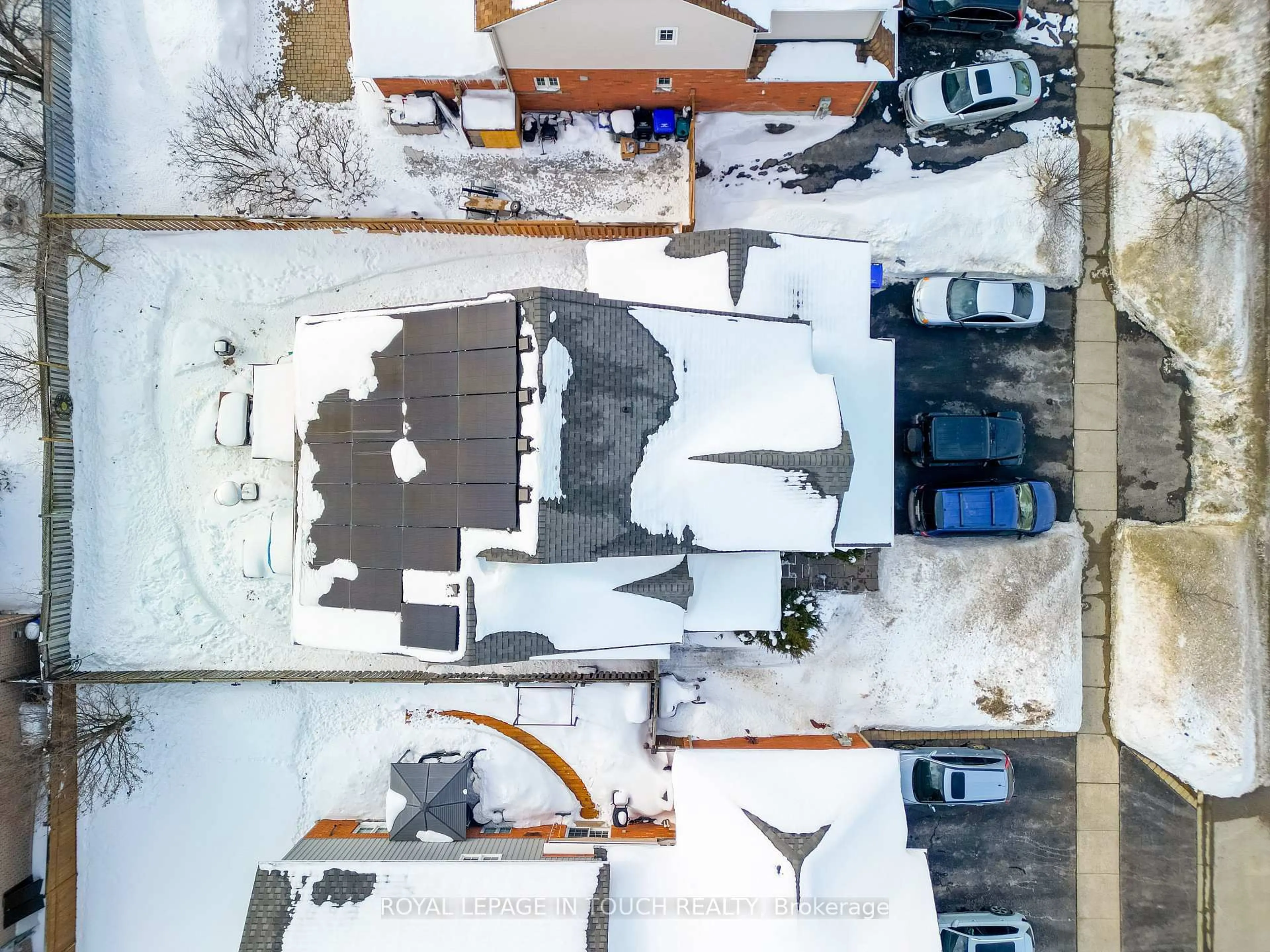 A pic from outside/outdoor area/front of a property/back of a property/a pic from drone, street for 1091 Booth Ave, Innisfil Ontario L9S 4W6