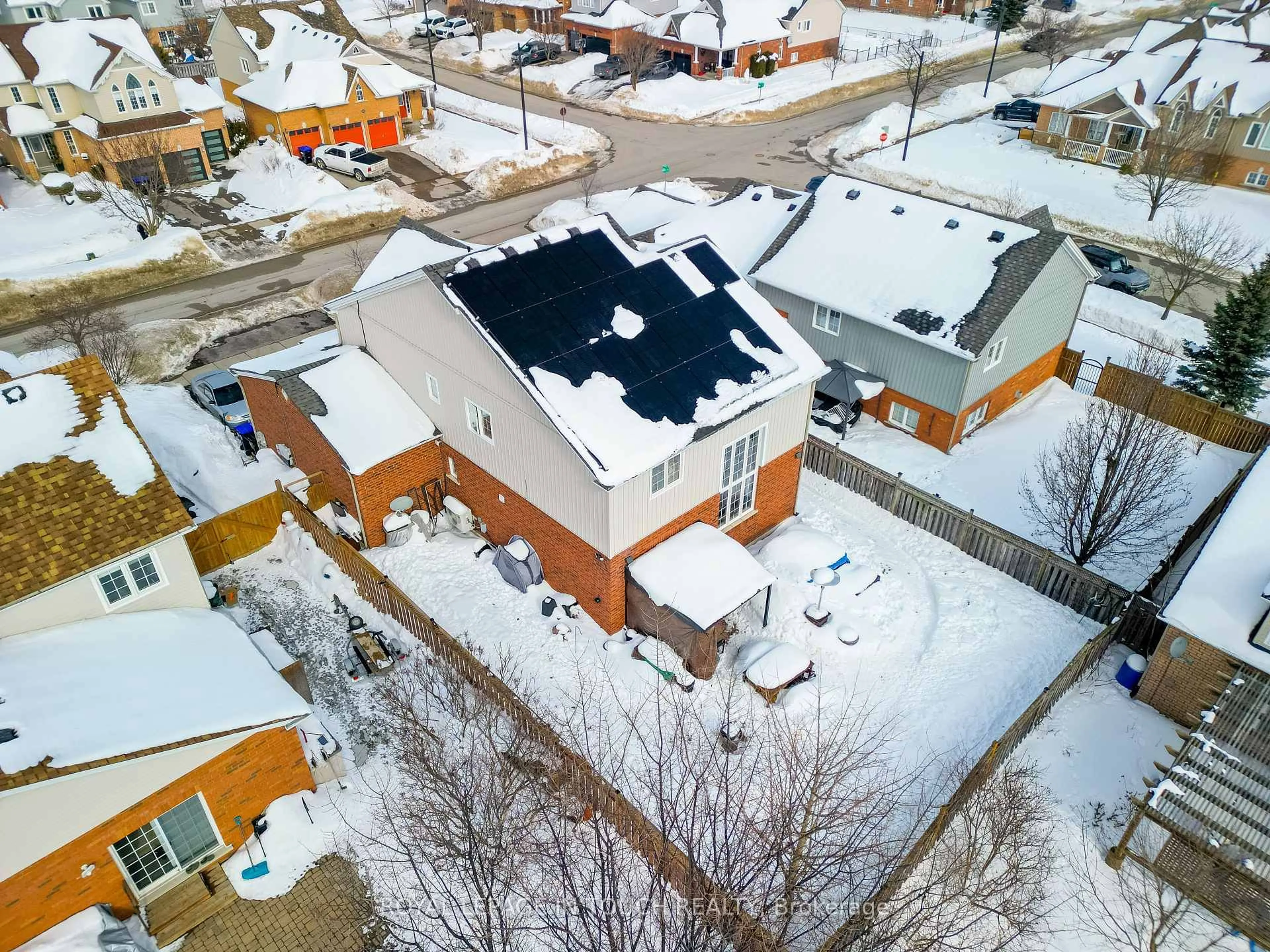 A pic from outside/outdoor area/front of a property/back of a property/a pic from drone, street for 1091 Booth Ave, Innisfil Ontario L9S 4W6