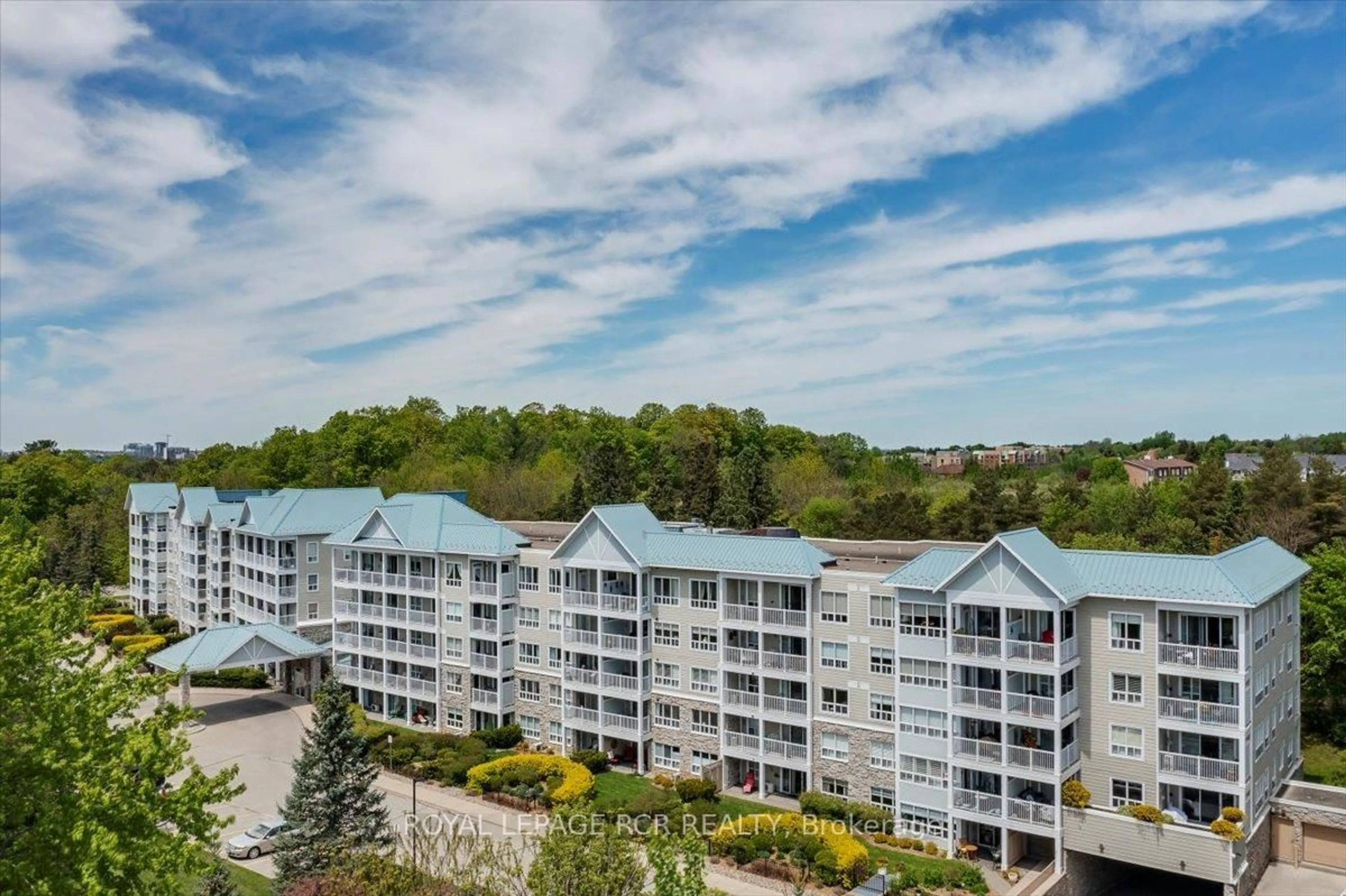 A pic from outside/outdoor area/front of a property/back of a property/a pic from drone, water/lake/river/ocean view for 900 Bogart Mill Tr #212, Newmarket Ontario L3Y 8V5