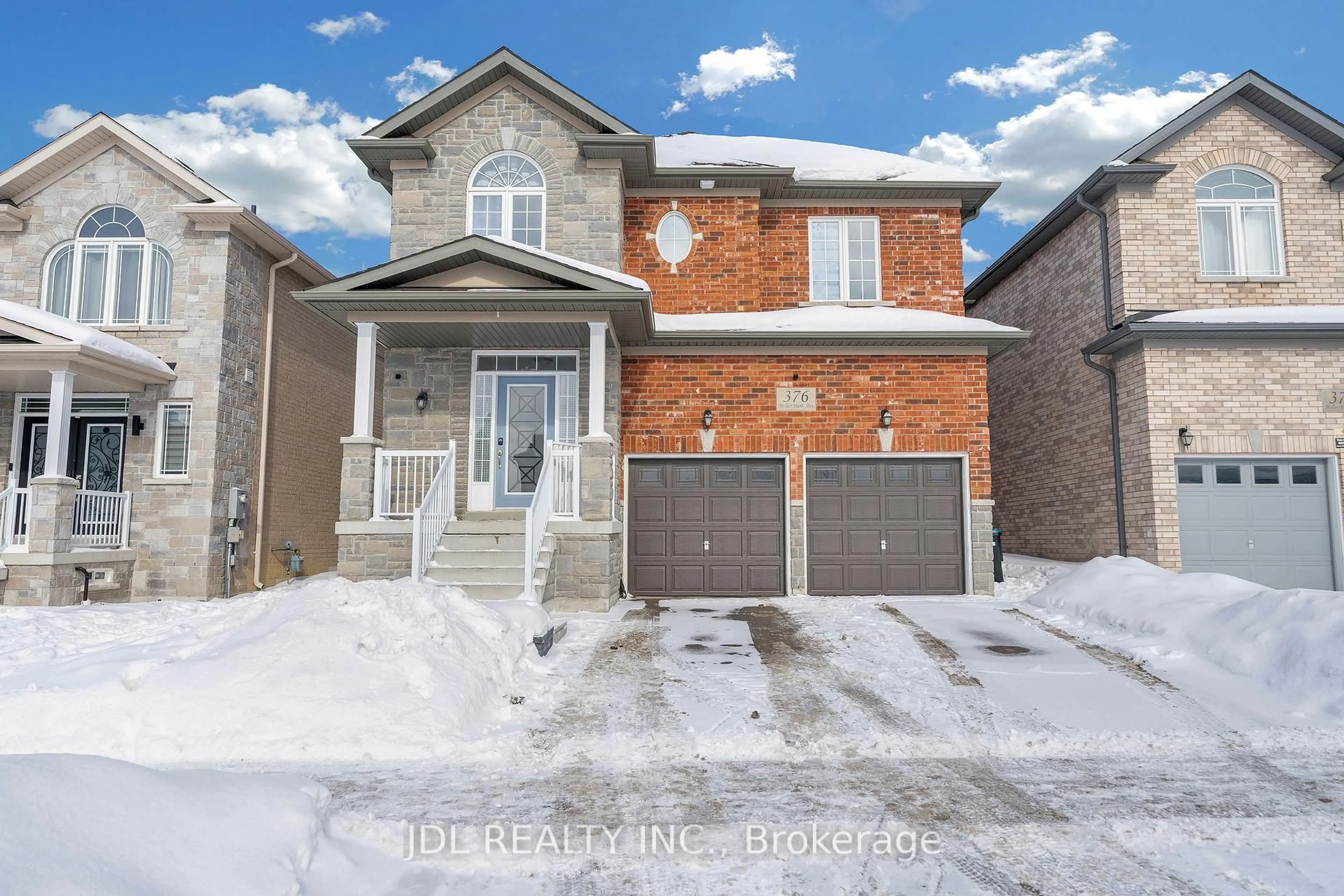 Home with brick exterior material, street for 376 Miller Park Ave, Bradford West Gwillimbury Ontario L3Z 3J2