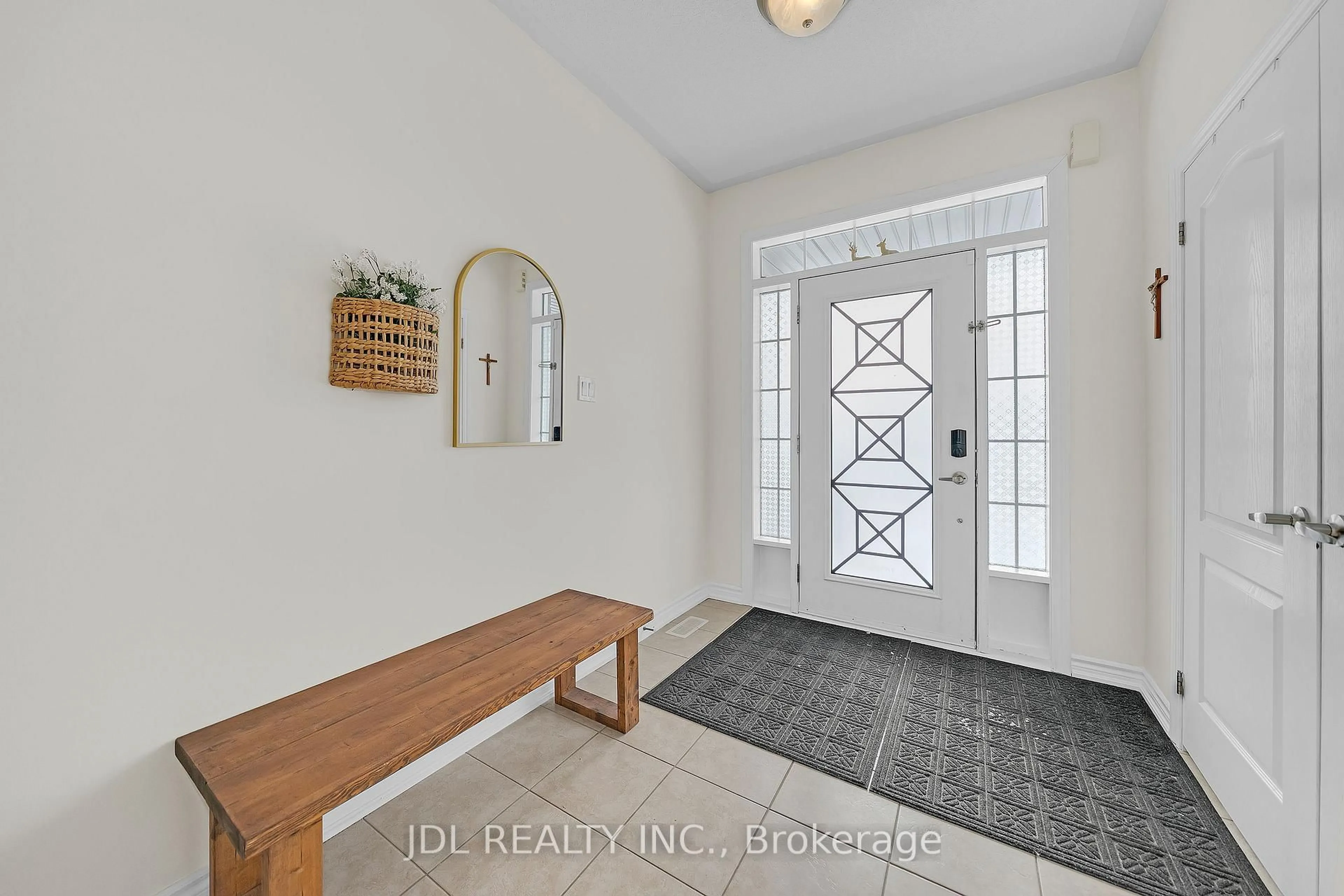 Indoor entryway for 376 Miller Park Ave, Bradford West Gwillimbury Ontario L3Z 3J2