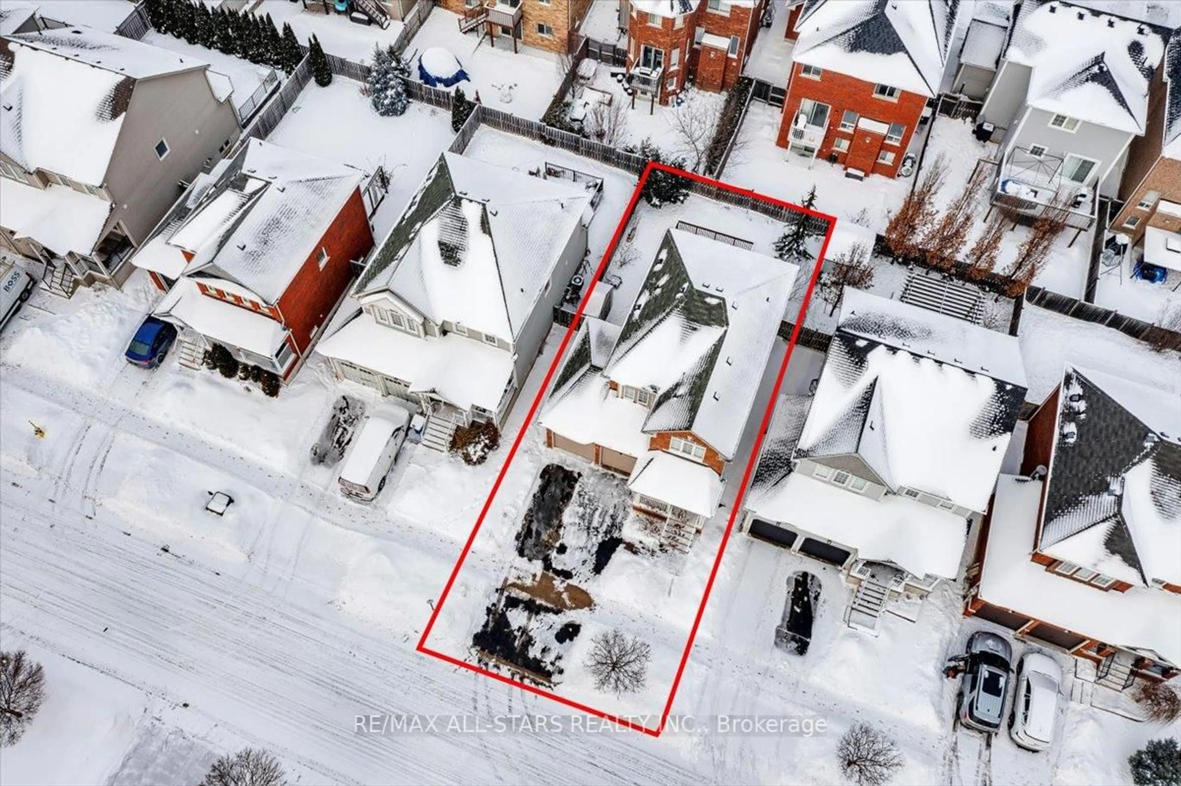A pic from outside/outdoor area/front of a property/back of a property/a pic from drone, street for 56 Ian Dr, Georgina Ontario L4P 4G9
