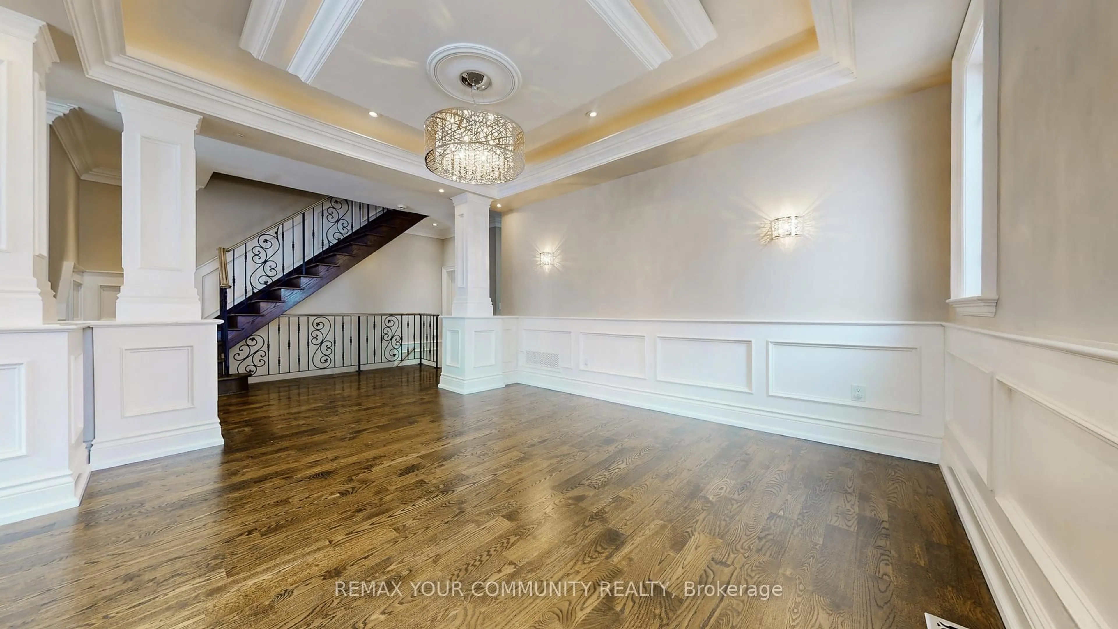 Indoor foyer for 83 Hunt Ave, Richmond Hill Ontario L4C 4H1