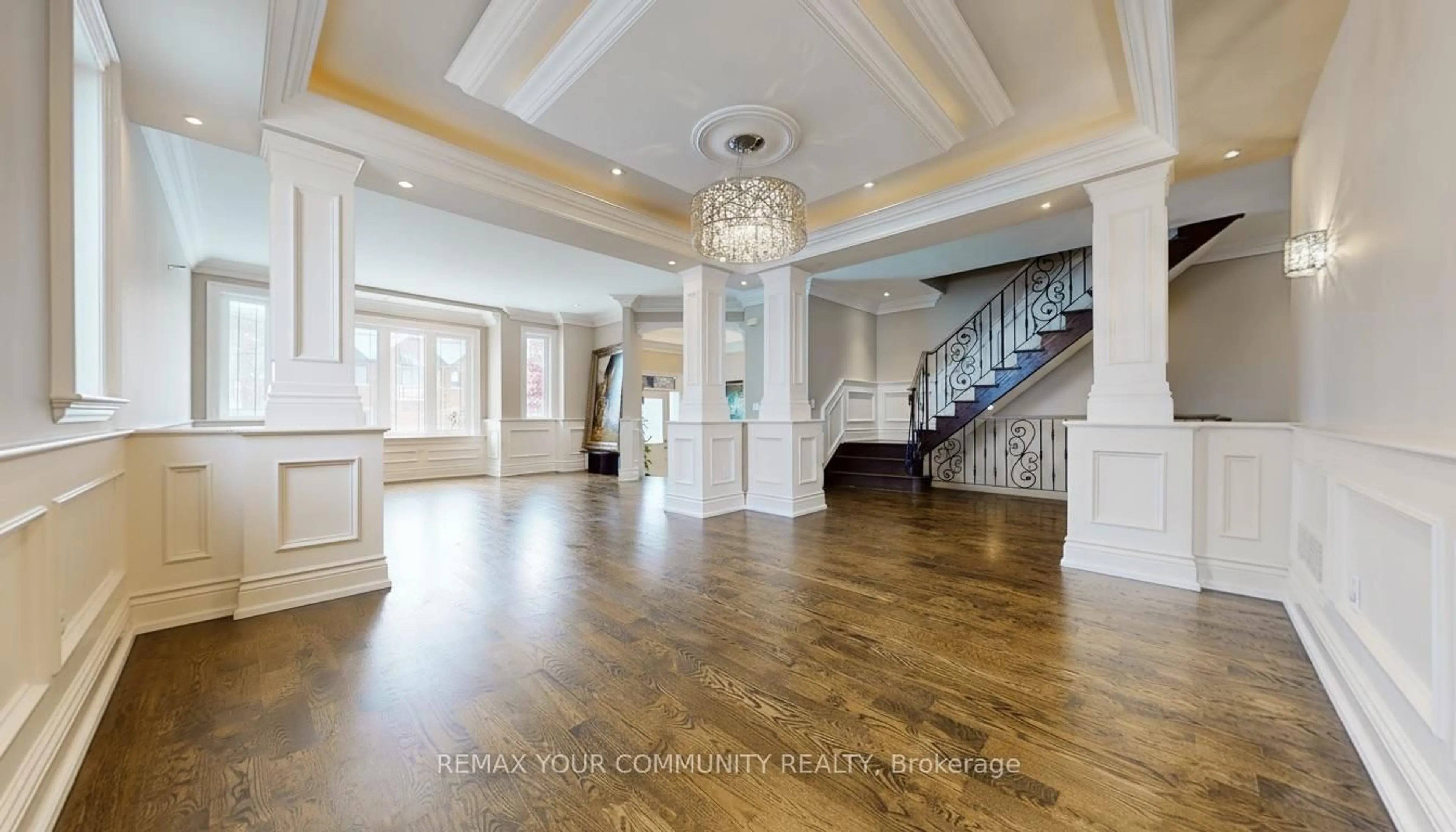 Indoor foyer for 83 Hunt Ave, Richmond Hill Ontario L4C 4H1