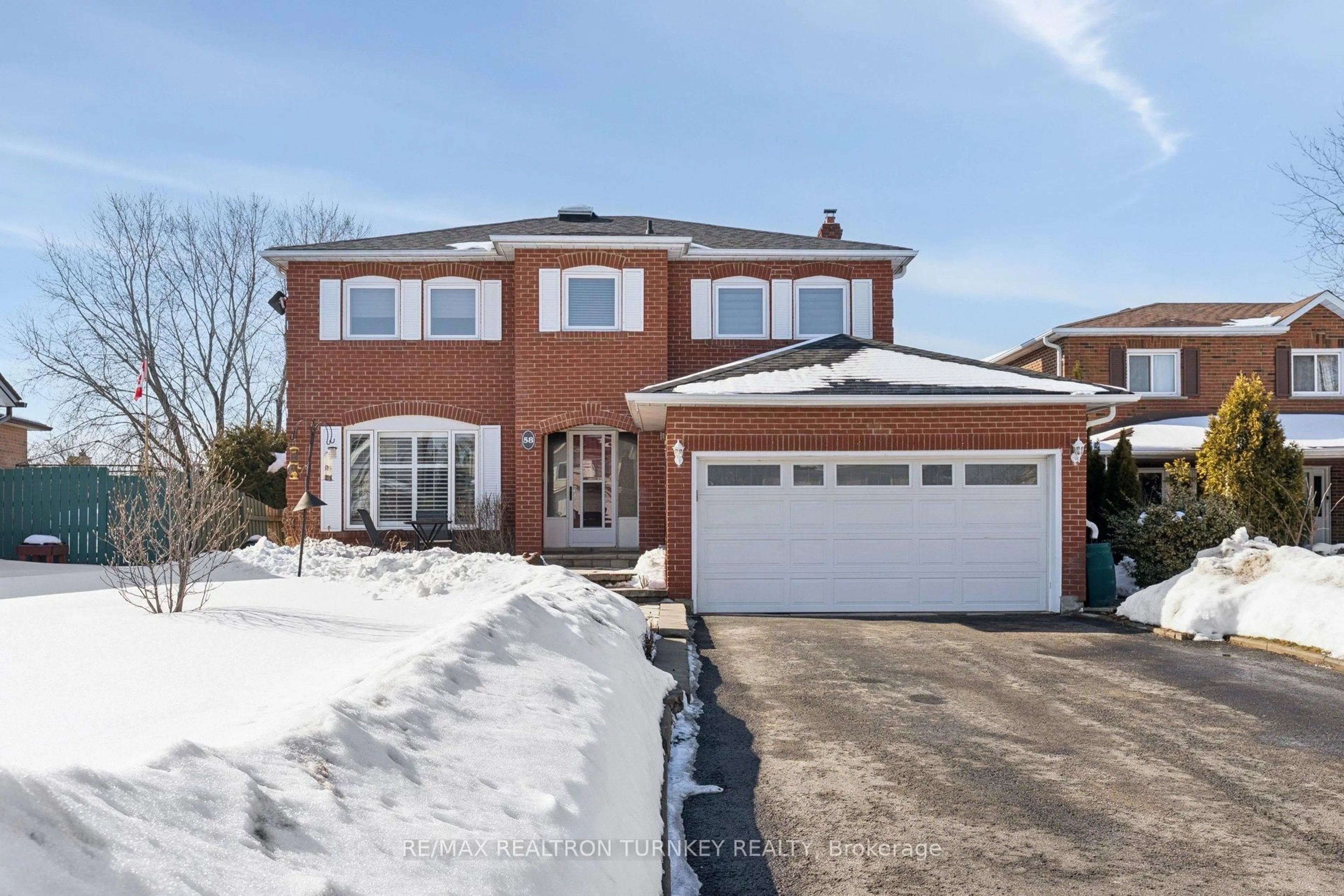 Home with brick exterior material, street for 58 Howlett Ave, Newmarket Ontario L3Y 5S5