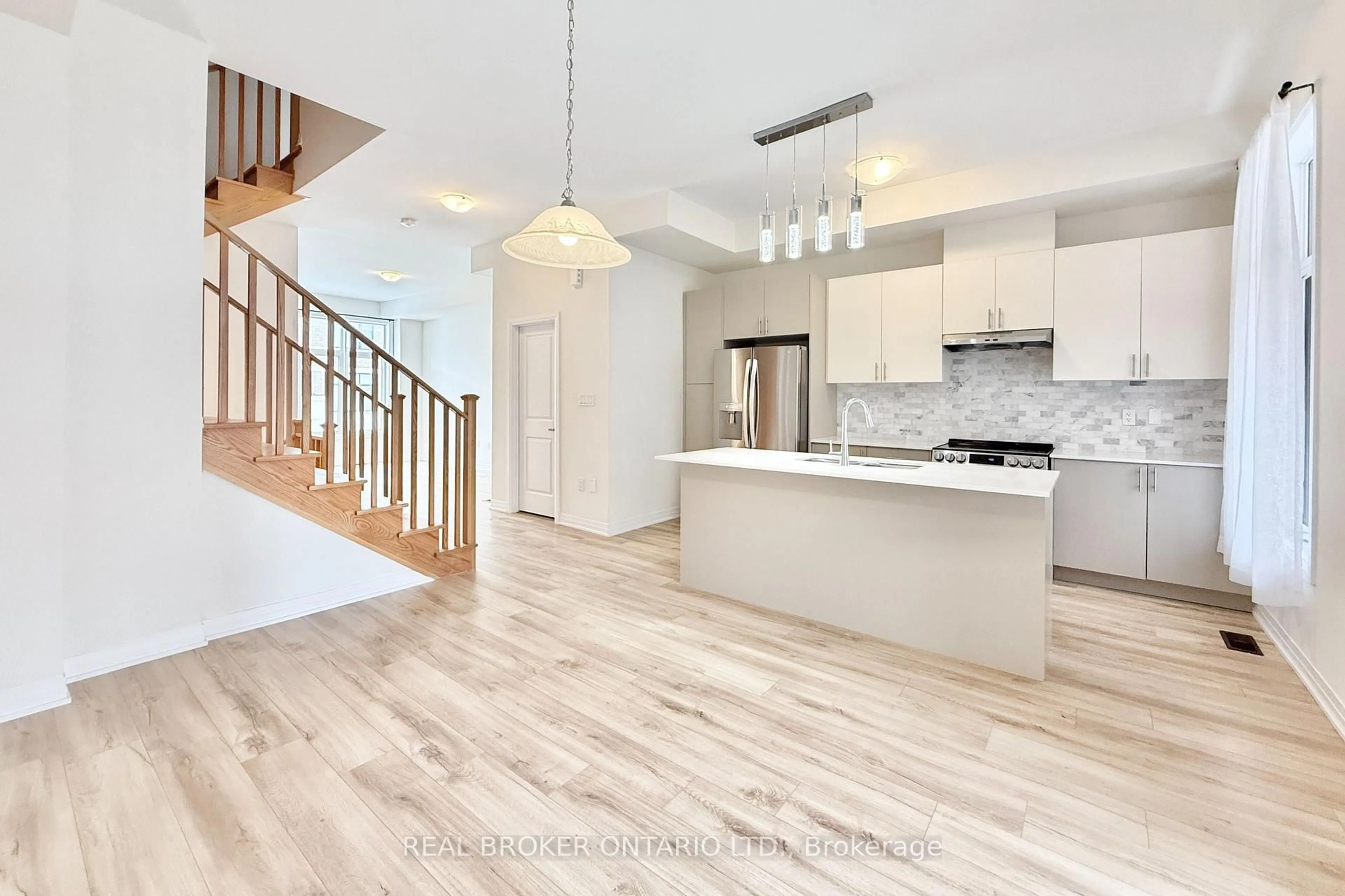 Open concept kitchen, unknown for 16 Tay Lane, Richmond Hill Ontario L4S 1N7