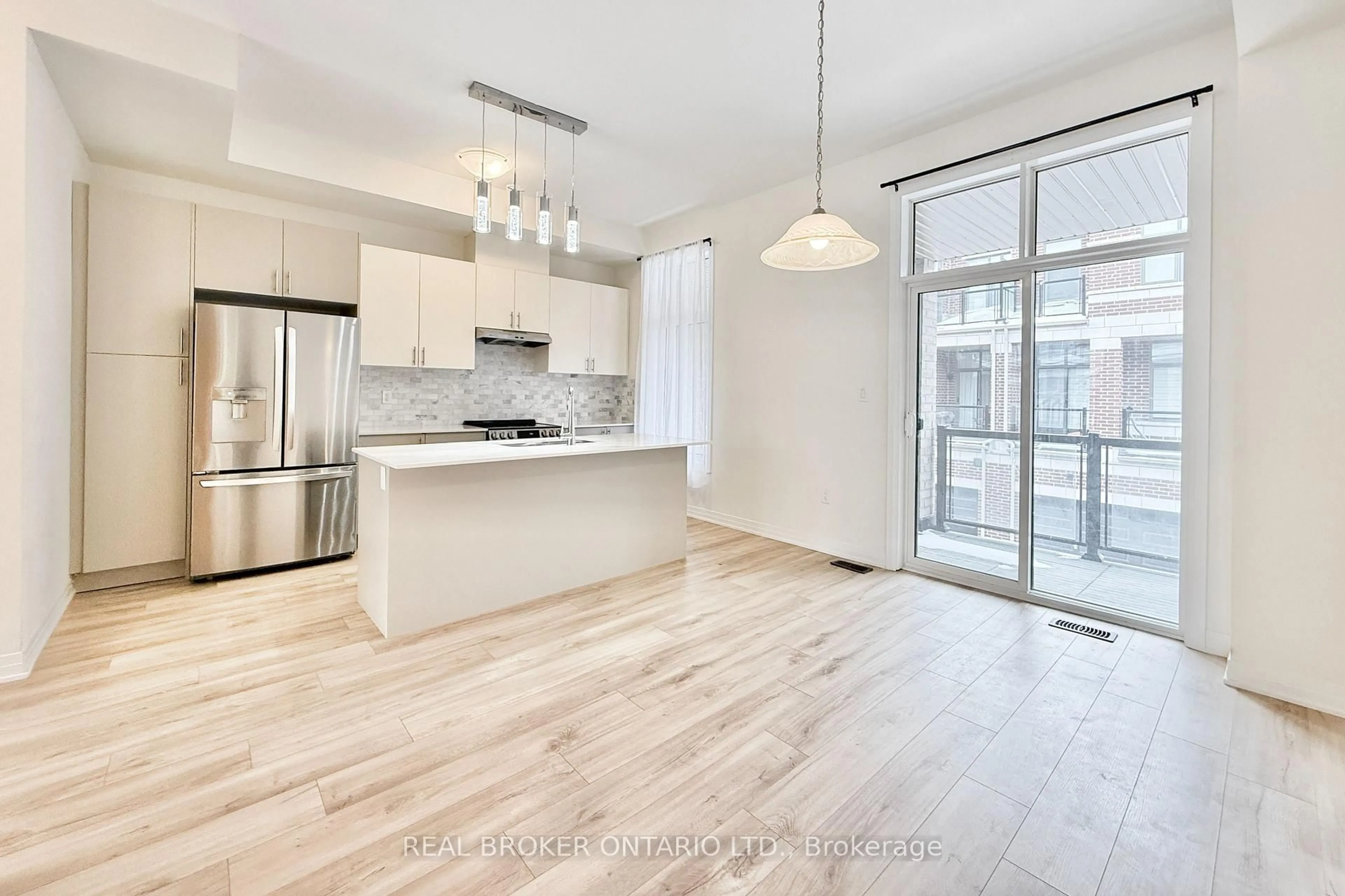 Open concept kitchen, unknown for 16 Tay Lane, Richmond Hill Ontario L4S 1N7