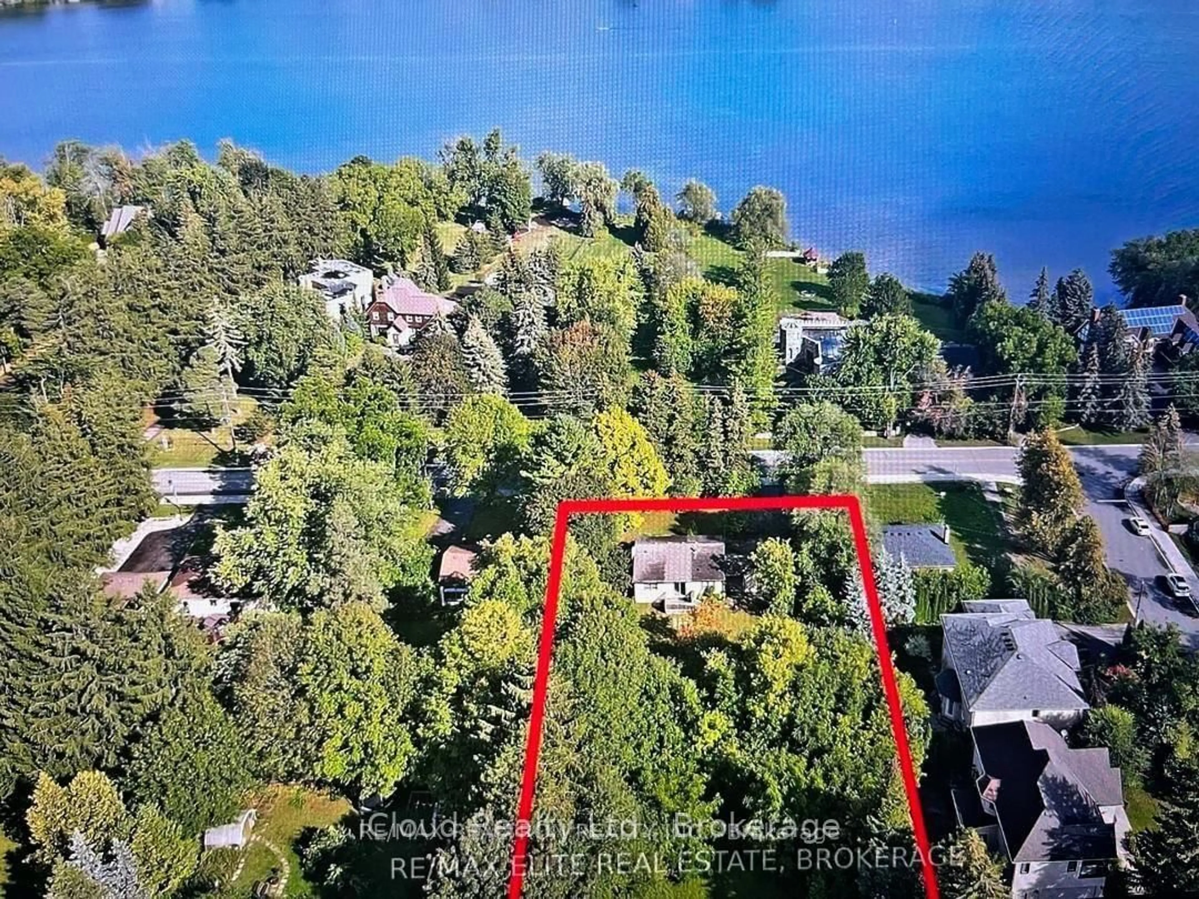 A pic from outside/outdoor area/front of a property/back of a property/a pic from drone, water/lake/river/ocean view for 541 Sunset Beach Rd, Richmond Hill Ontario L4E 3J8