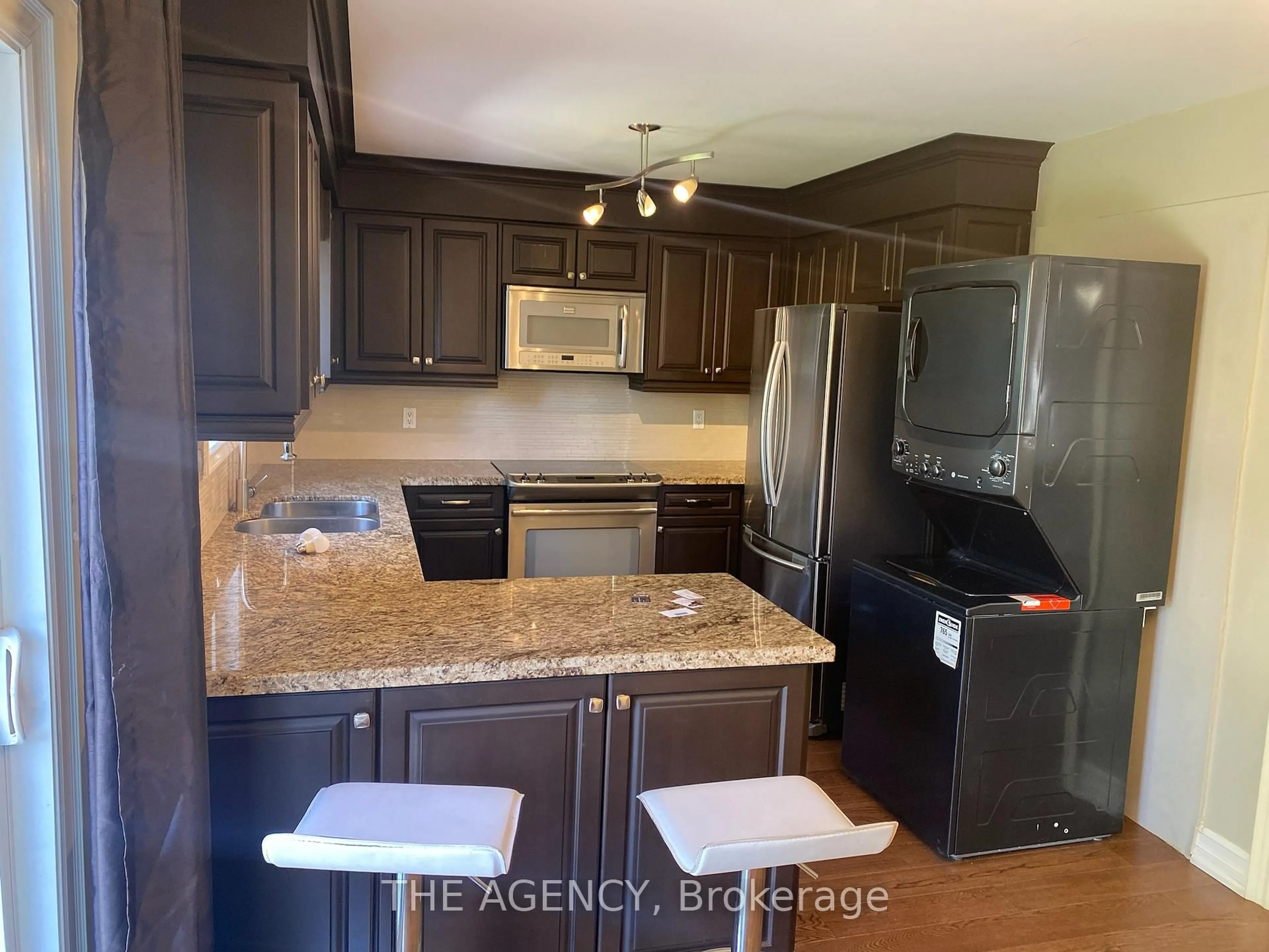 Open concept kitchen, unknown for 167 Stephenson Cres, Richmond Hill Ontario L4C 5T3