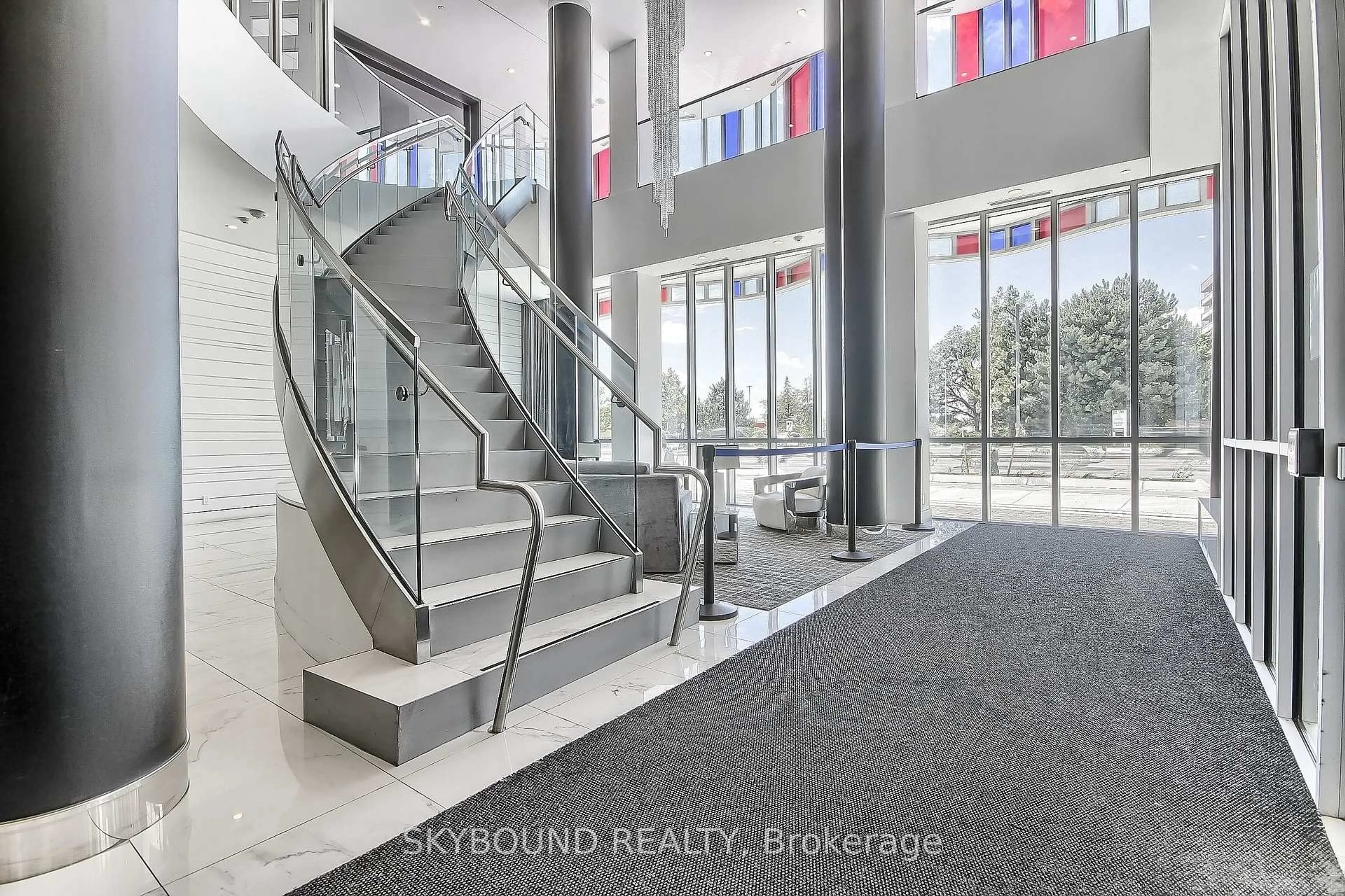 Indoor foyer for 9471 Yonge St #1007, Richmond Hill Ontario L4C 0Z5