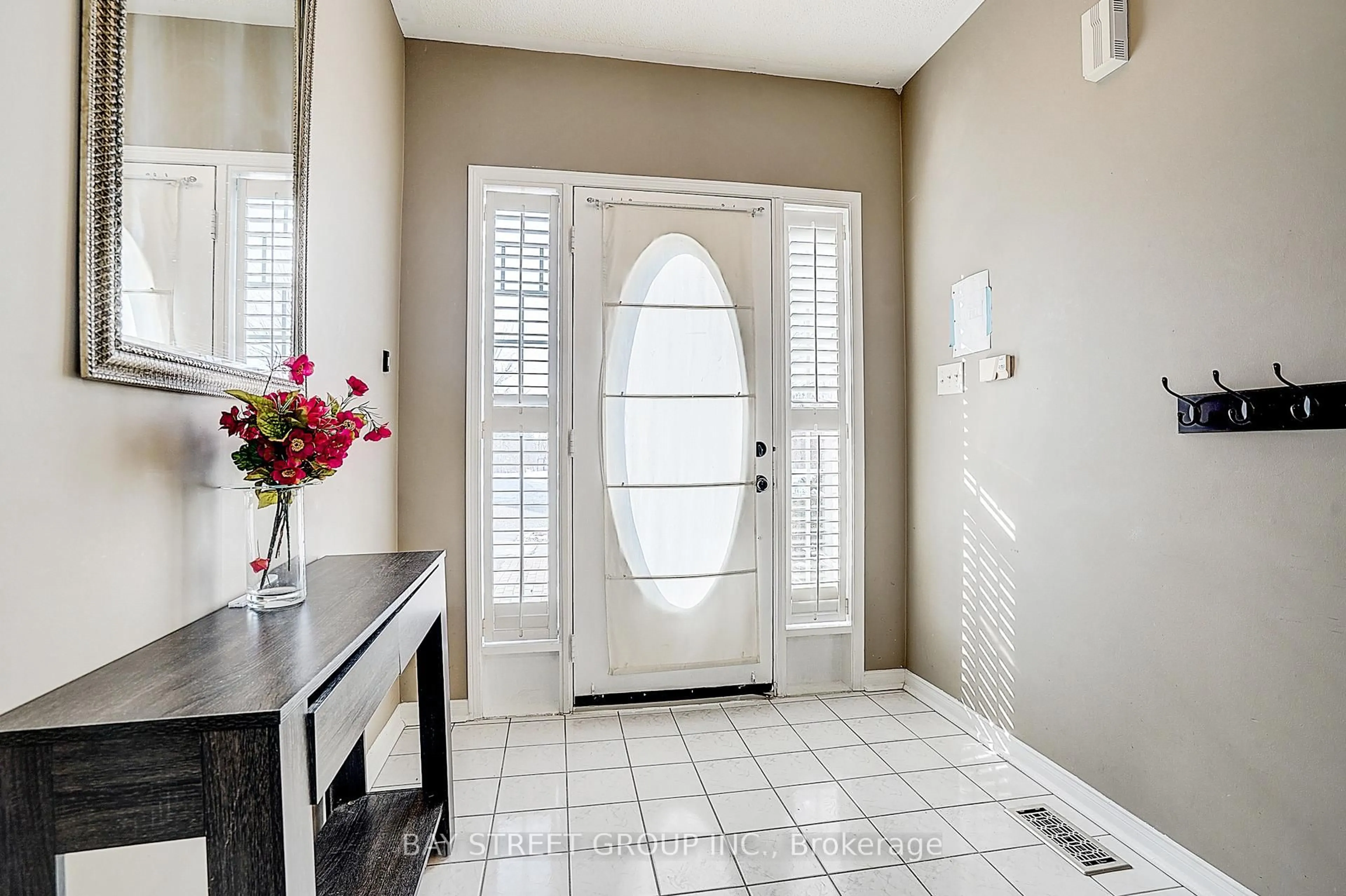 Indoor entryway for 68 Woodroof Cres, Aurora Ontario L4G 7H4