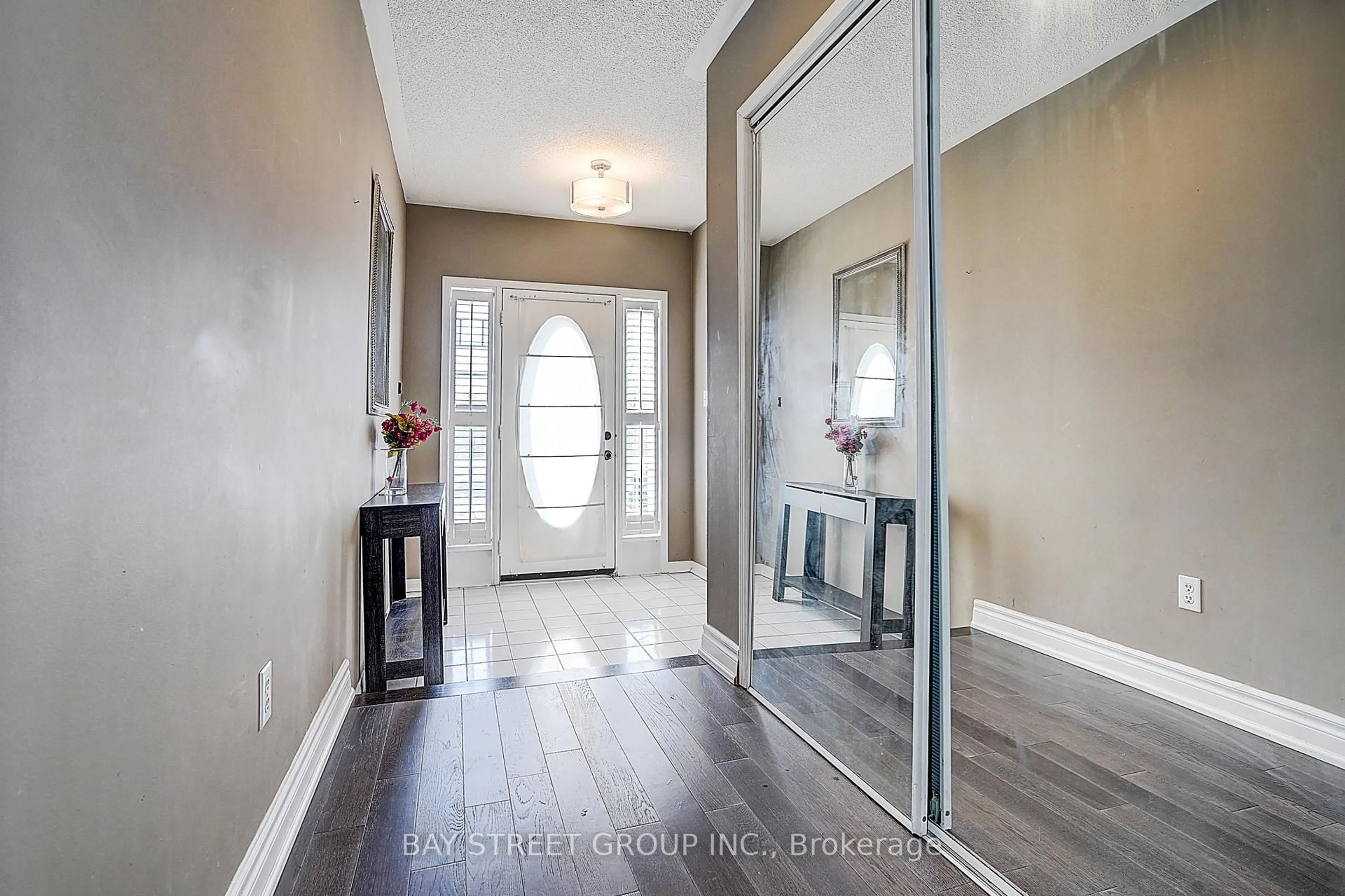 Indoor entryway for 68 Woodroof Cres, Aurora Ontario L4G 7H4
