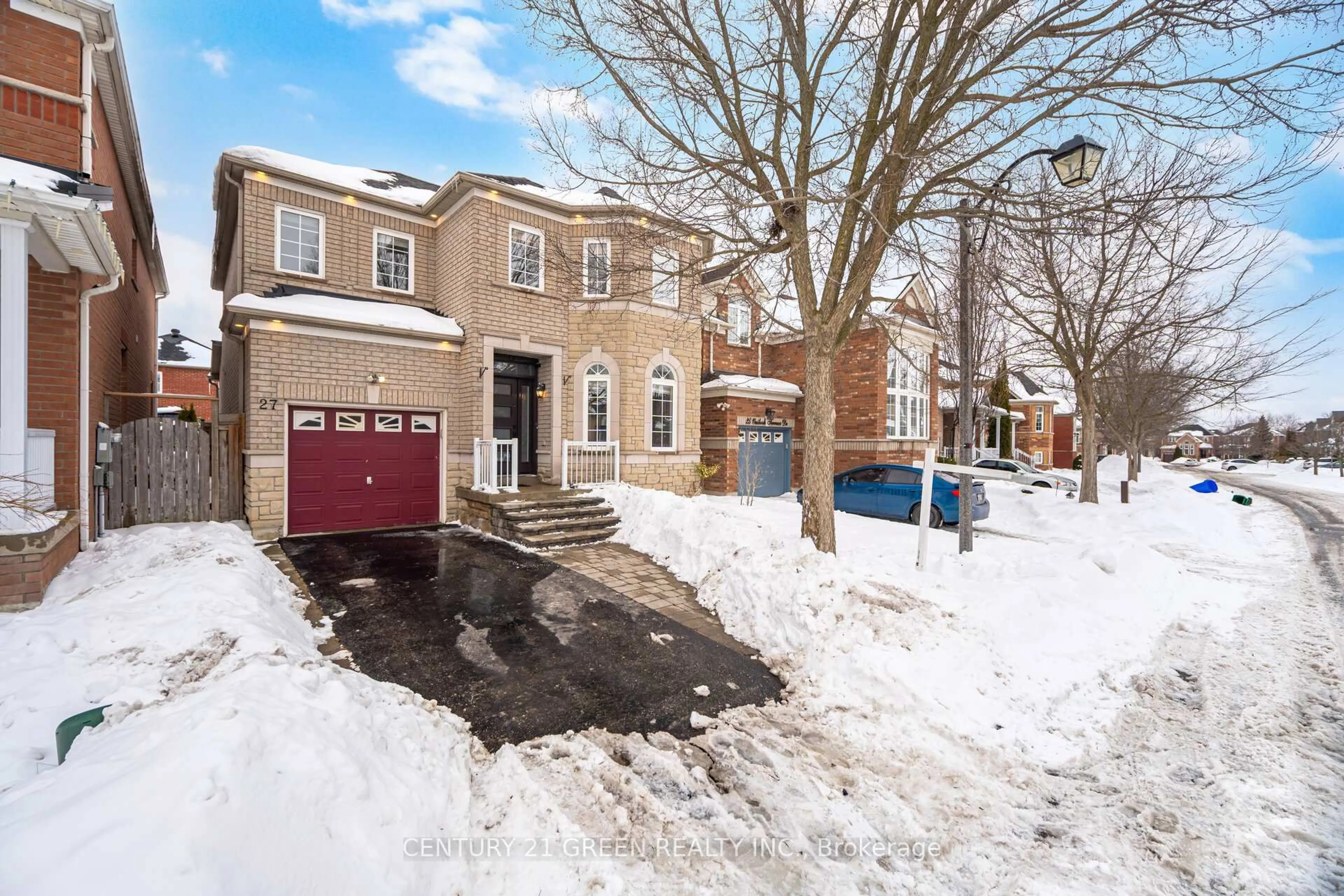 A pic from outside/outdoor area/front of a property/back of a property/a pic from drone, street for 27 Outlook Terrace Dr, Markham Ontario L6E 1J9
