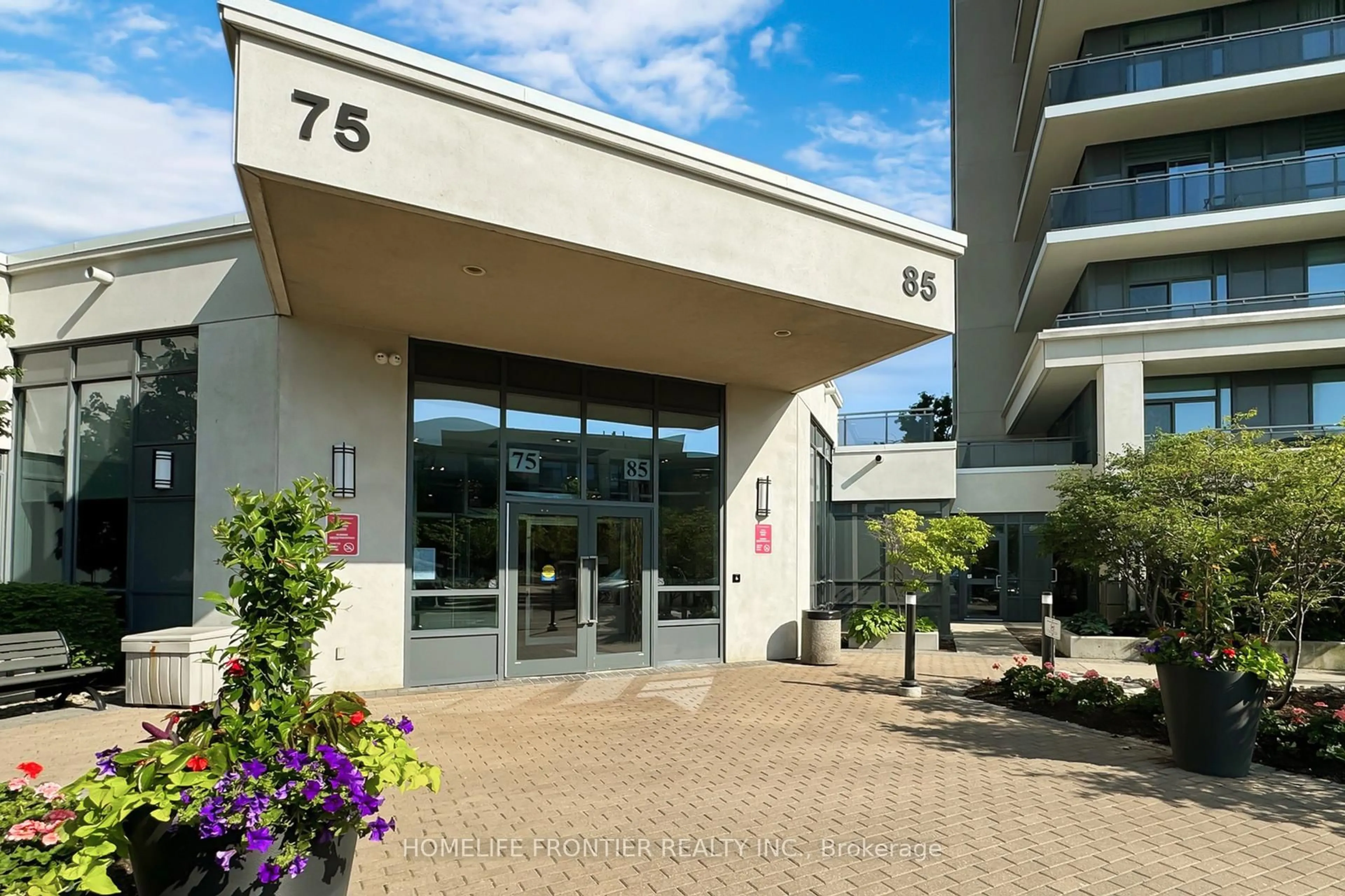 Indoor foyer for 75 North Park Rd #1408, Vaughan Ontario L4J 0H8