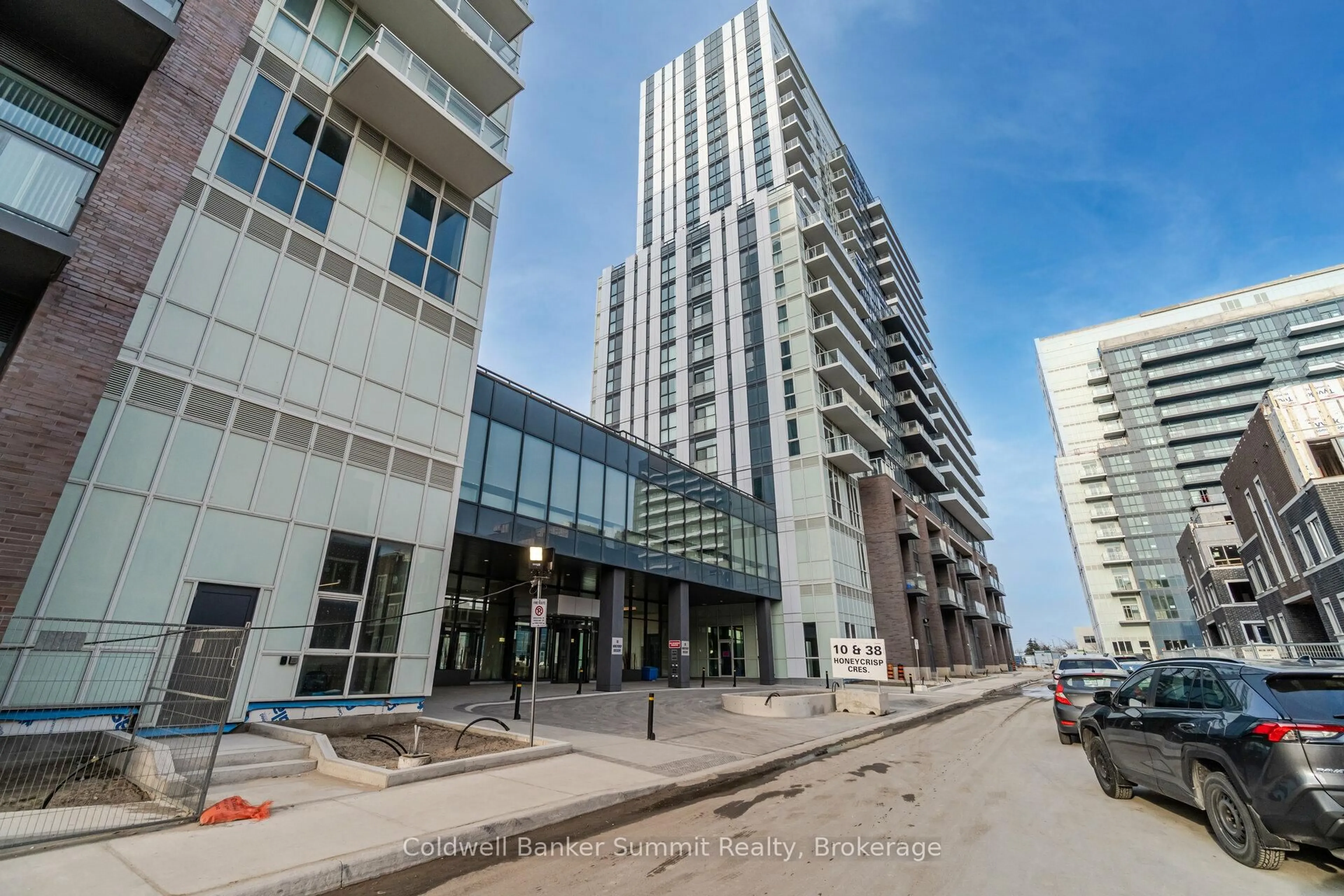 Patio, street for 38 Honeycrisp Cres #1019, Vaughan Ontario L4K 0M8