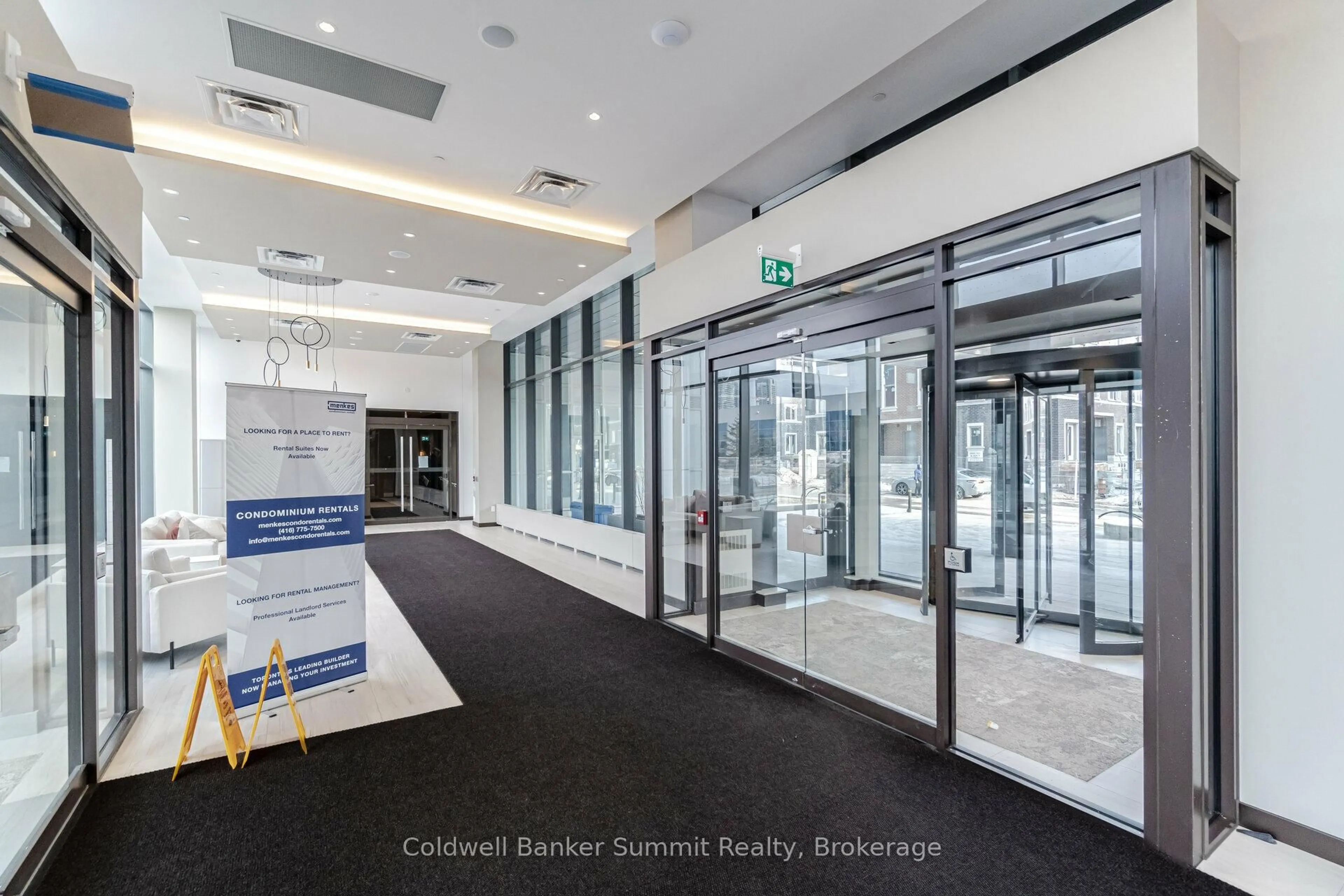 Indoor foyer for 38 Honeycrisp Cres #1019, Vaughan Ontario L4K 0M8