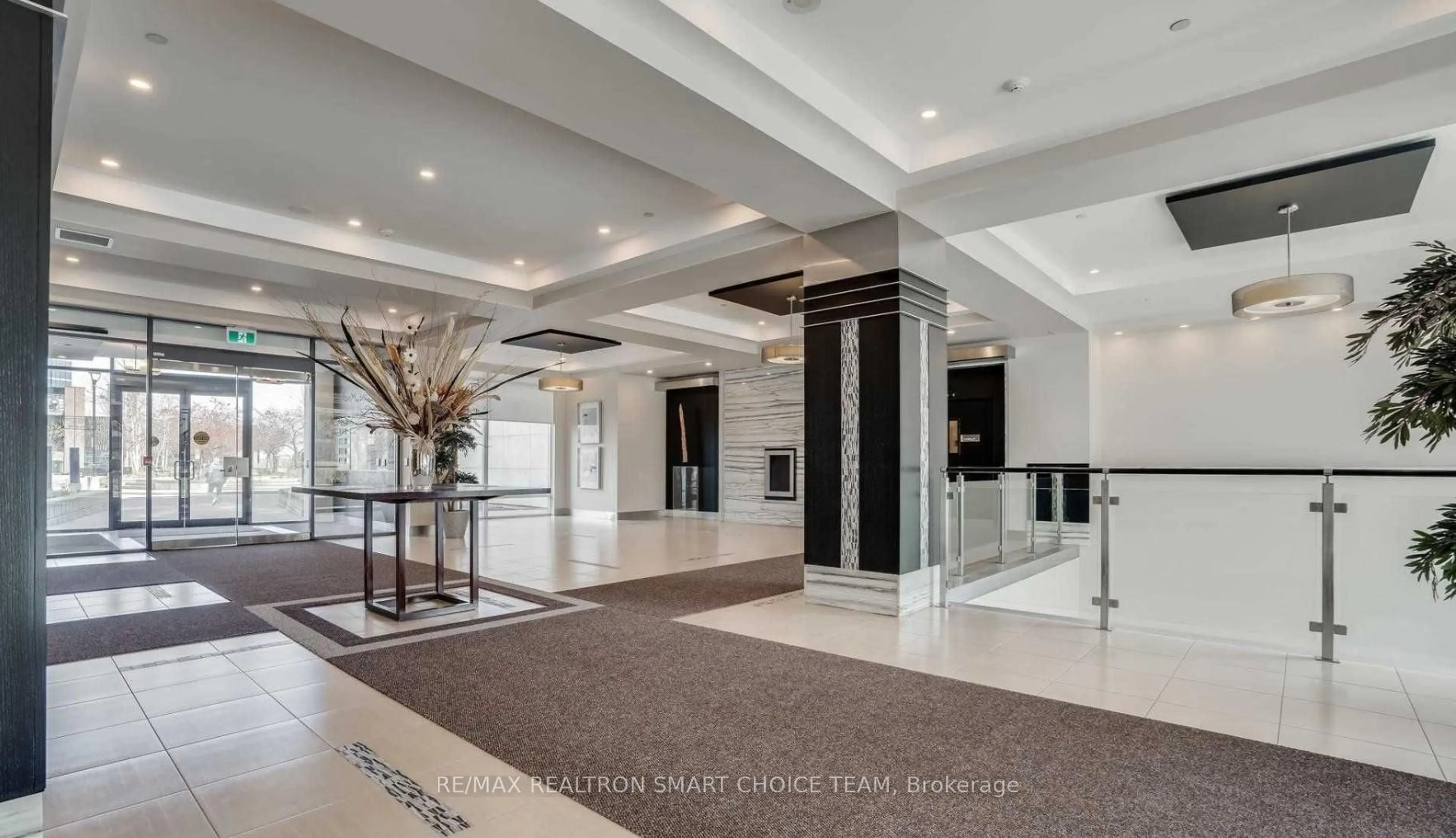 Indoor foyer for 75 South Town Centre Blvd #1511, Markham Ontario L6G 0B3