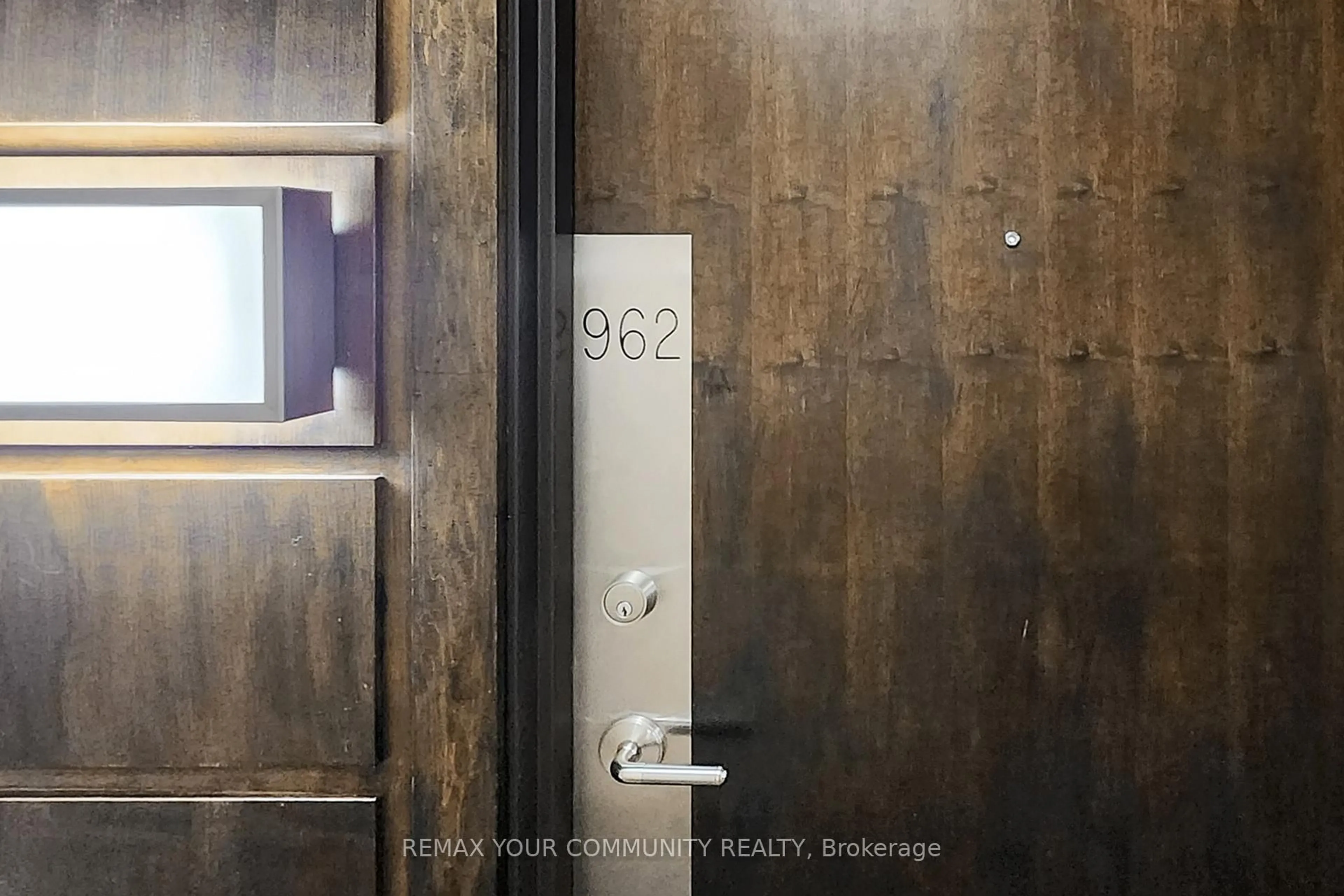 Indoor entryway for 23 Cox Blvd #962, Markham Ontario L3R 4G1