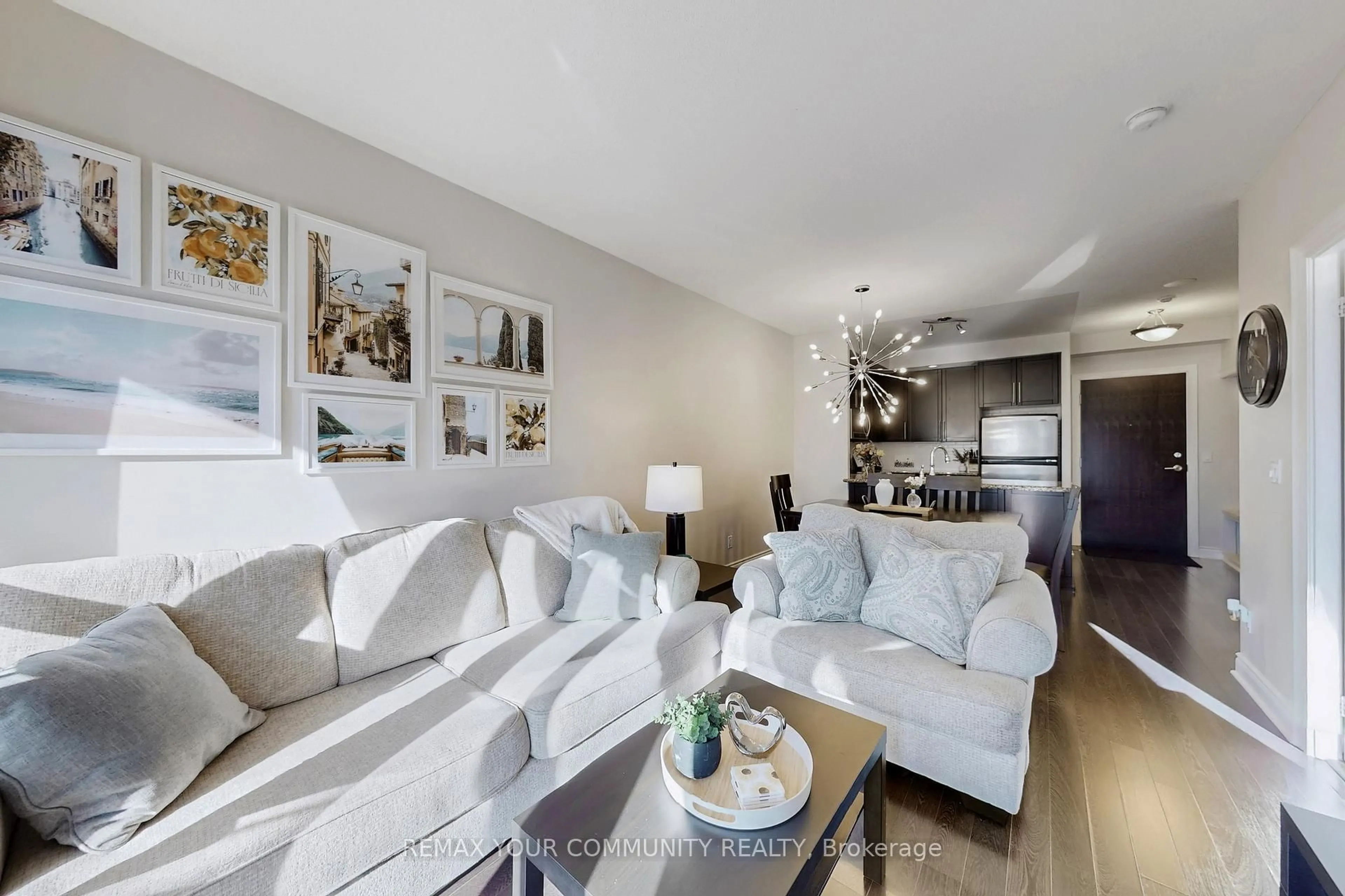 Living room with furniture, unknown for 23 Cox Blvd #962, Markham Ontario L3R 4G1