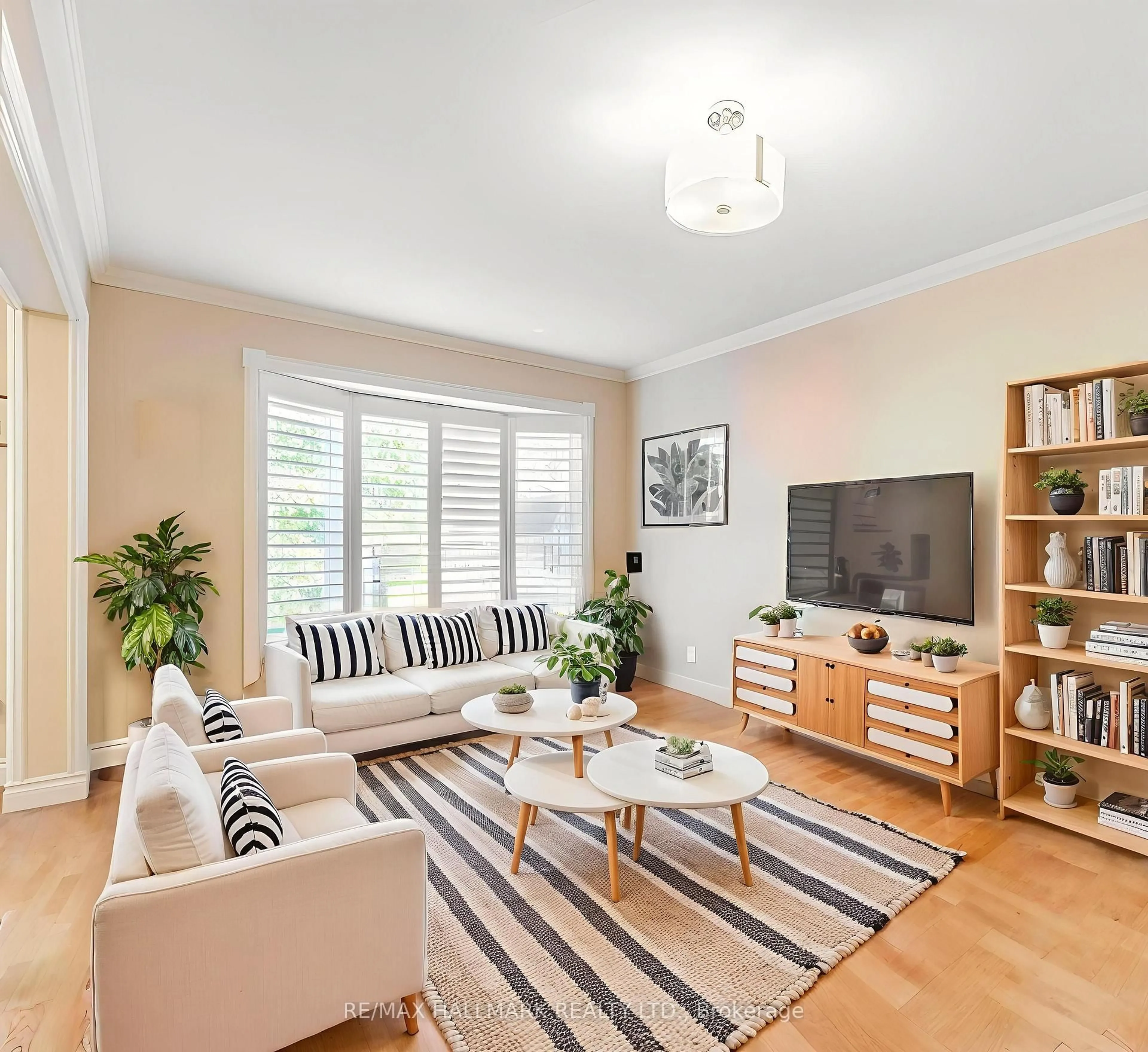 Living room with furniture, unknown for 184 Observatory Lane, Richmond Hill Ontario L4C 8K7