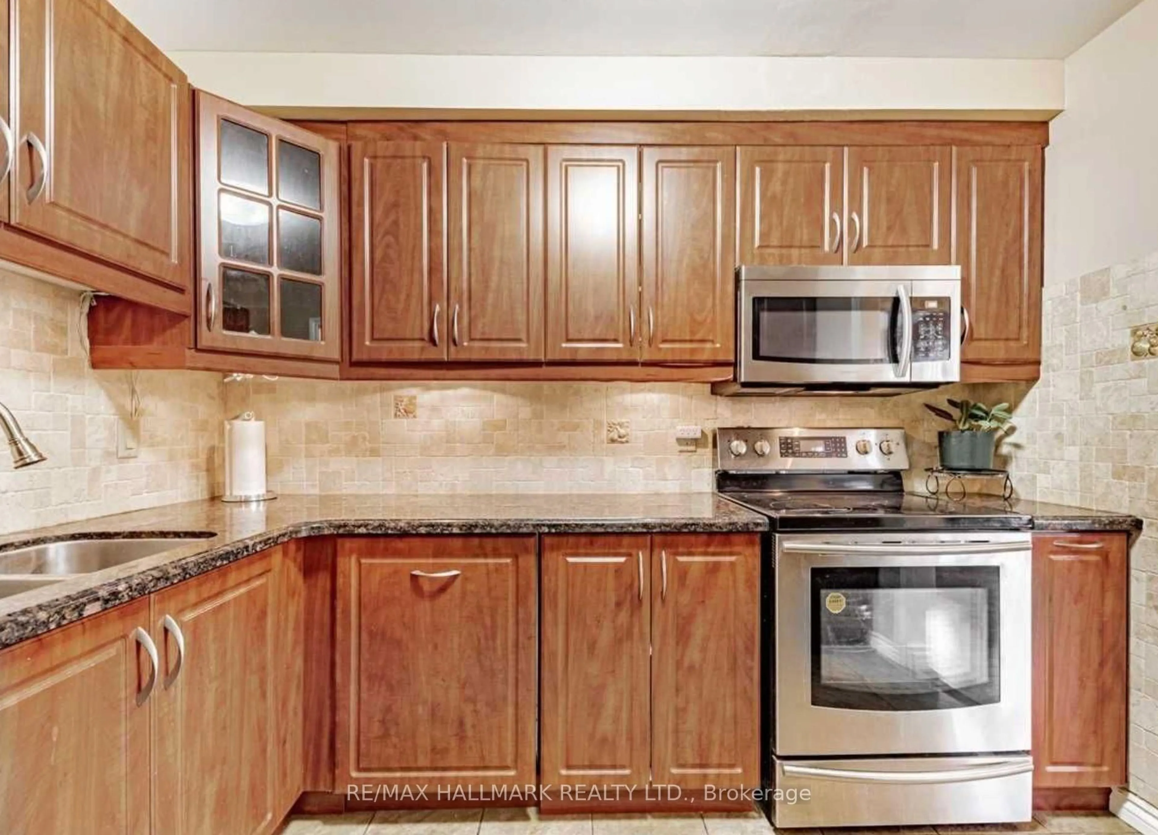 Standard kitchen, unknown for 184 Observatory Lane, Richmond Hill Ontario L4C 8K7