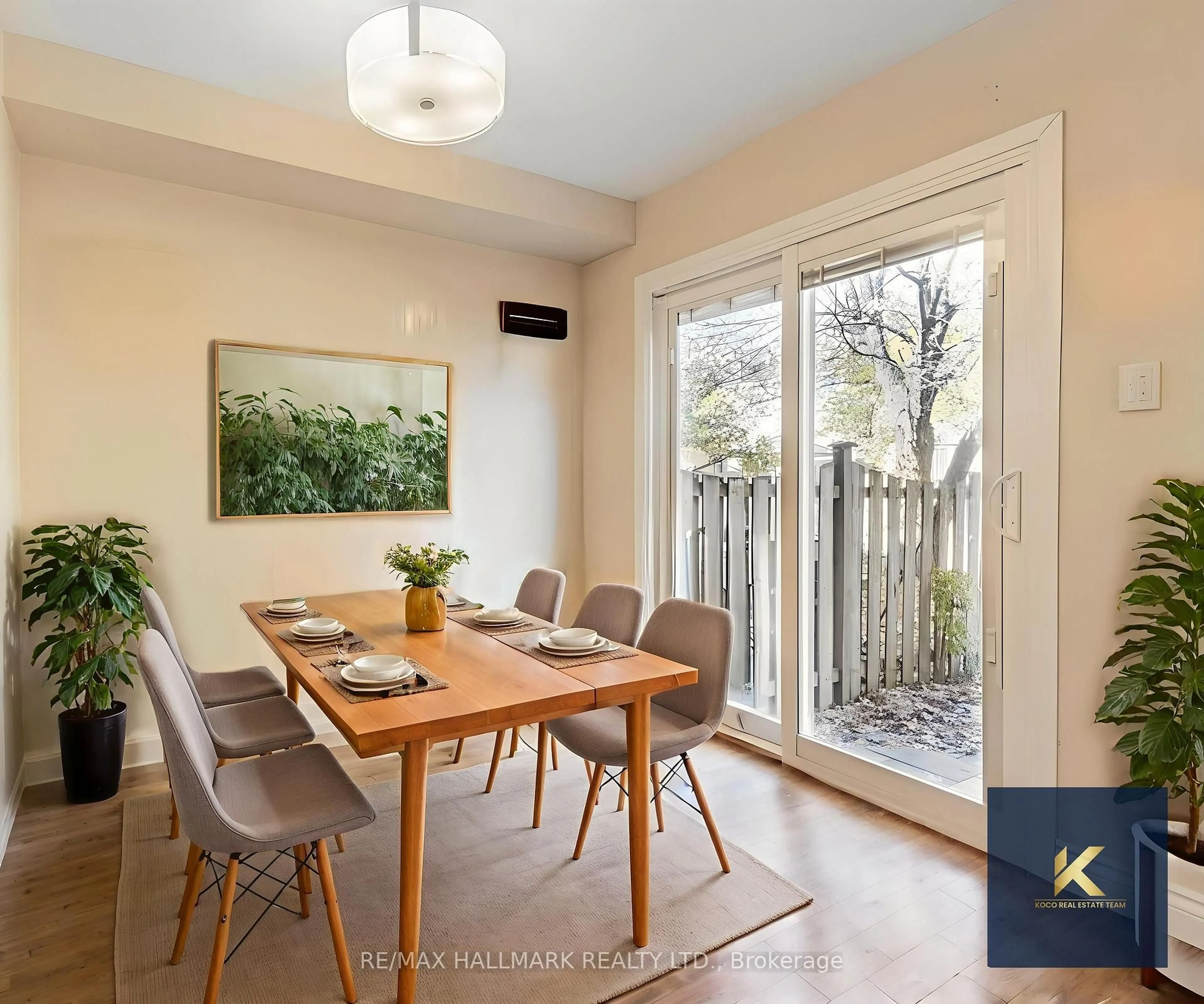 Dining room, wood/laminate floor for 184 Observatory Lane, Richmond Hill Ontario L4C 8K7