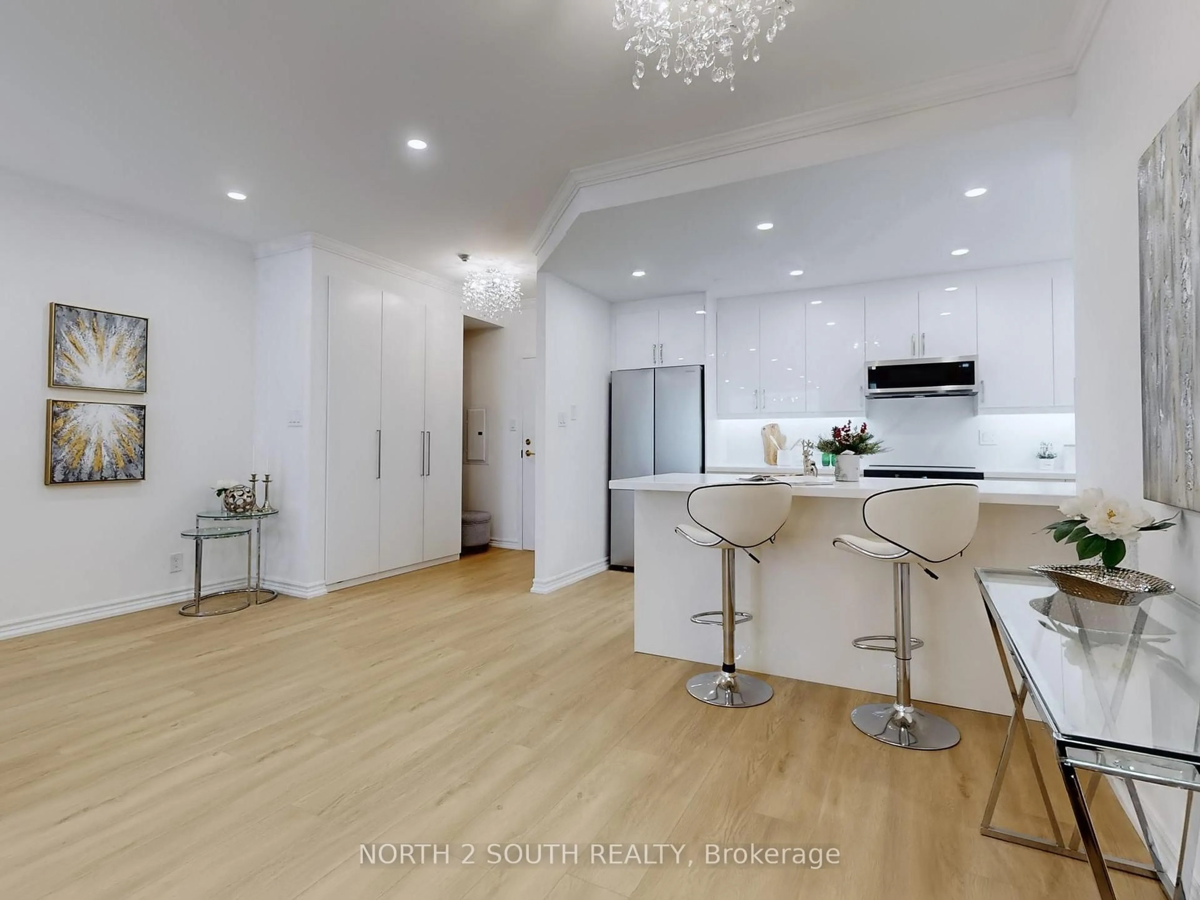 Open concept kitchen, unknown for 32 Clarissa Dr #PH27, Richmond Hill Ontario L4C 9R7