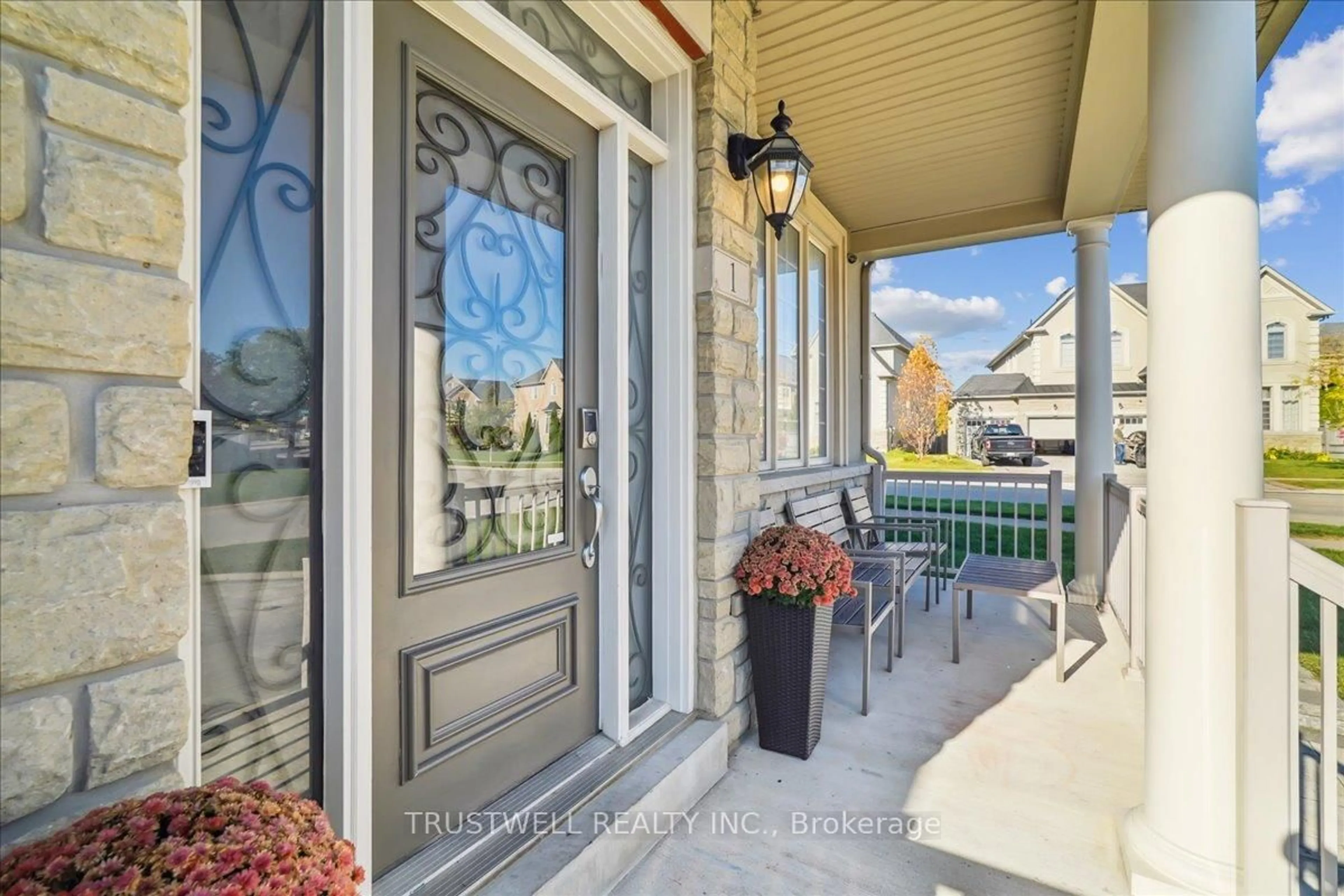 Indoor entryway for 1 Mccombe Lane, Vaughan Ontario L6A 4G4