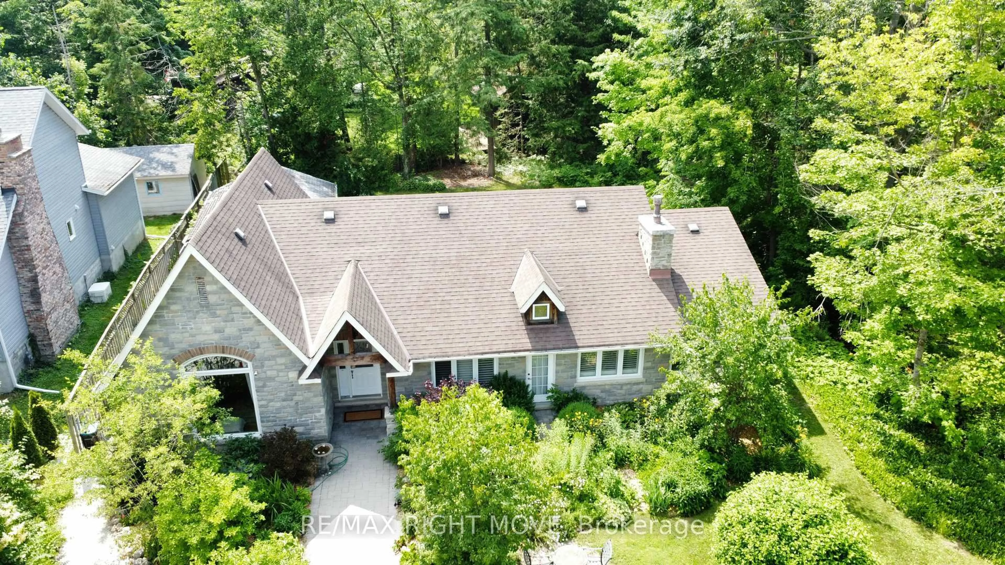 A pic from outside/outdoor area/front of a property/back of a property/a pic from drone, unknown for 3528 Glenhaven Beach Rd, Innisfil Ontario L9S 2Z3