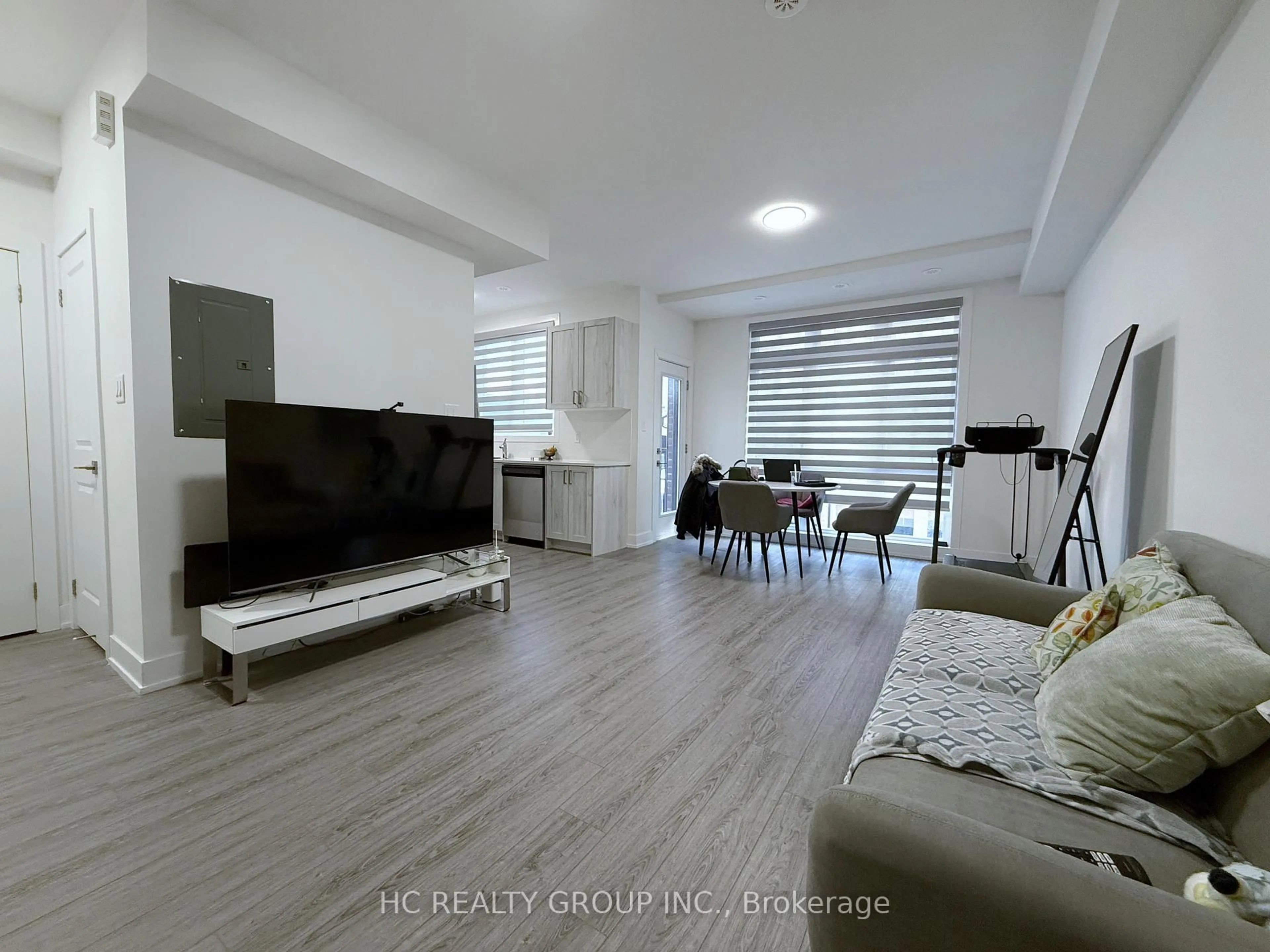 Living room with furniture, floor is not visible for 3 bond Cres #6, Richmond Hill Ontario L4E 1J4