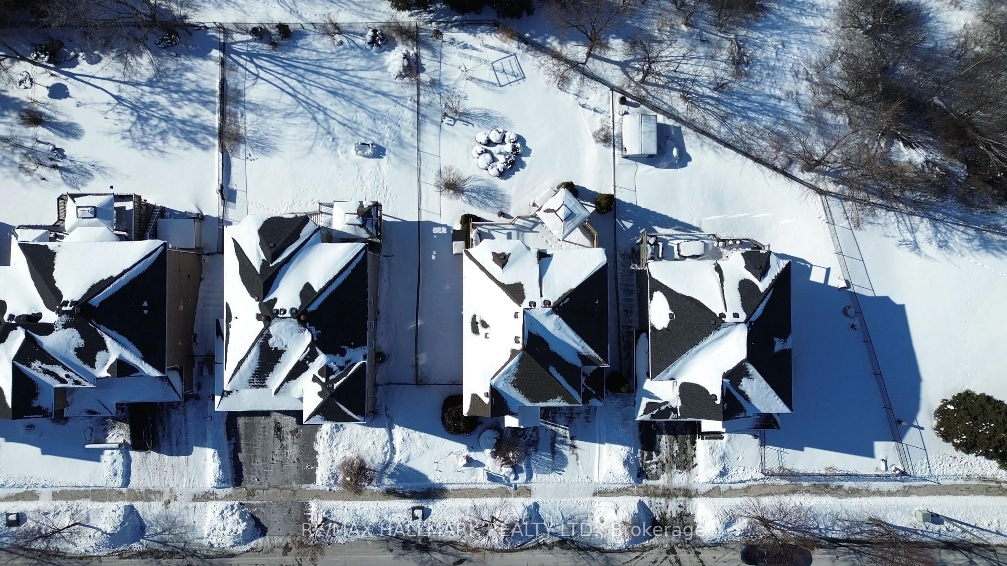 A pic from outside/outdoor area/front of a property/back of a property/a pic from drone, building for 266 Napa Valley Ave, Vaughan Ontario L4H 1L2