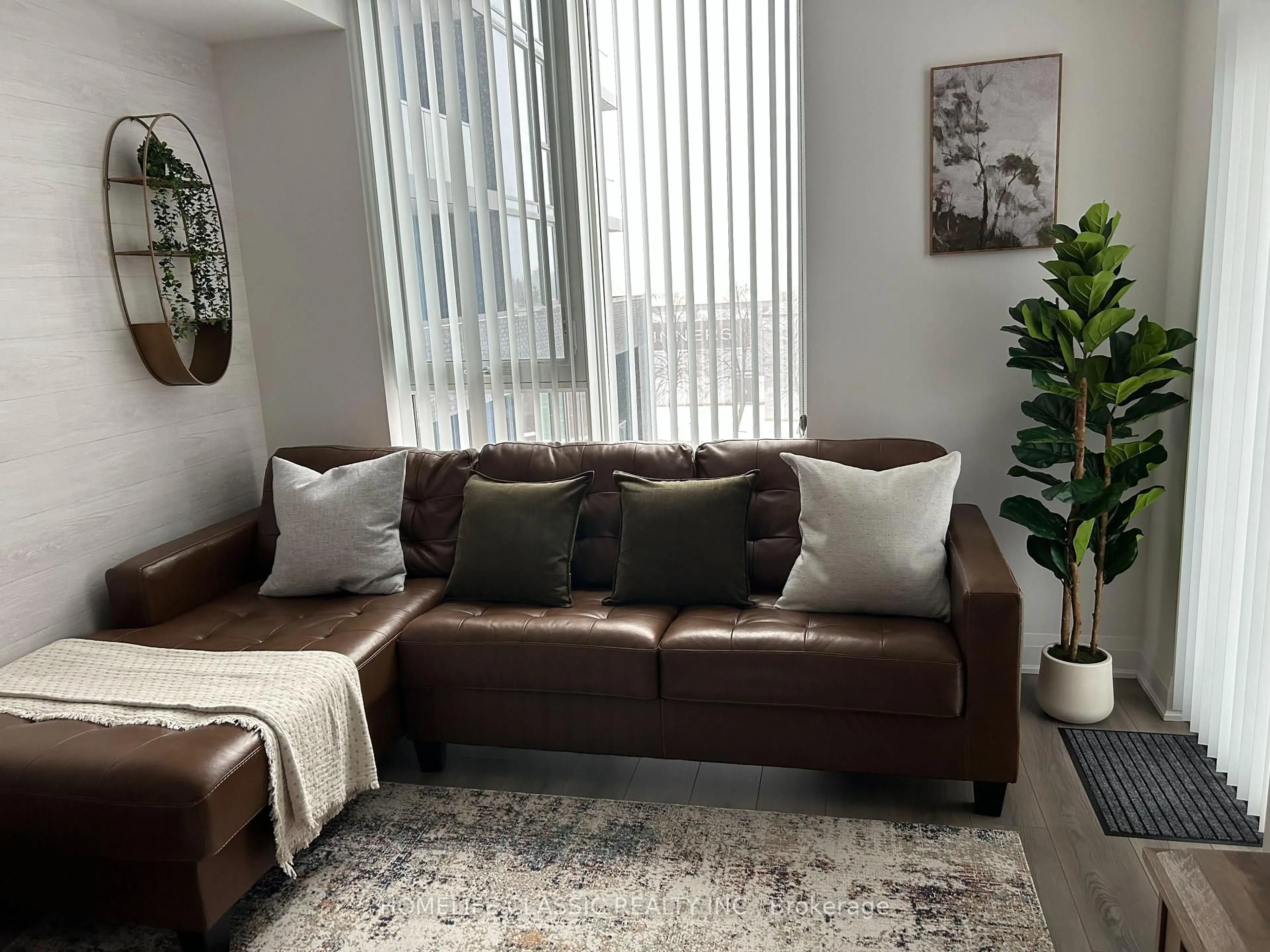 Living room with furniture, unknown for 10 Gatineau Dr, Vaughan Ontario L4J 0L2