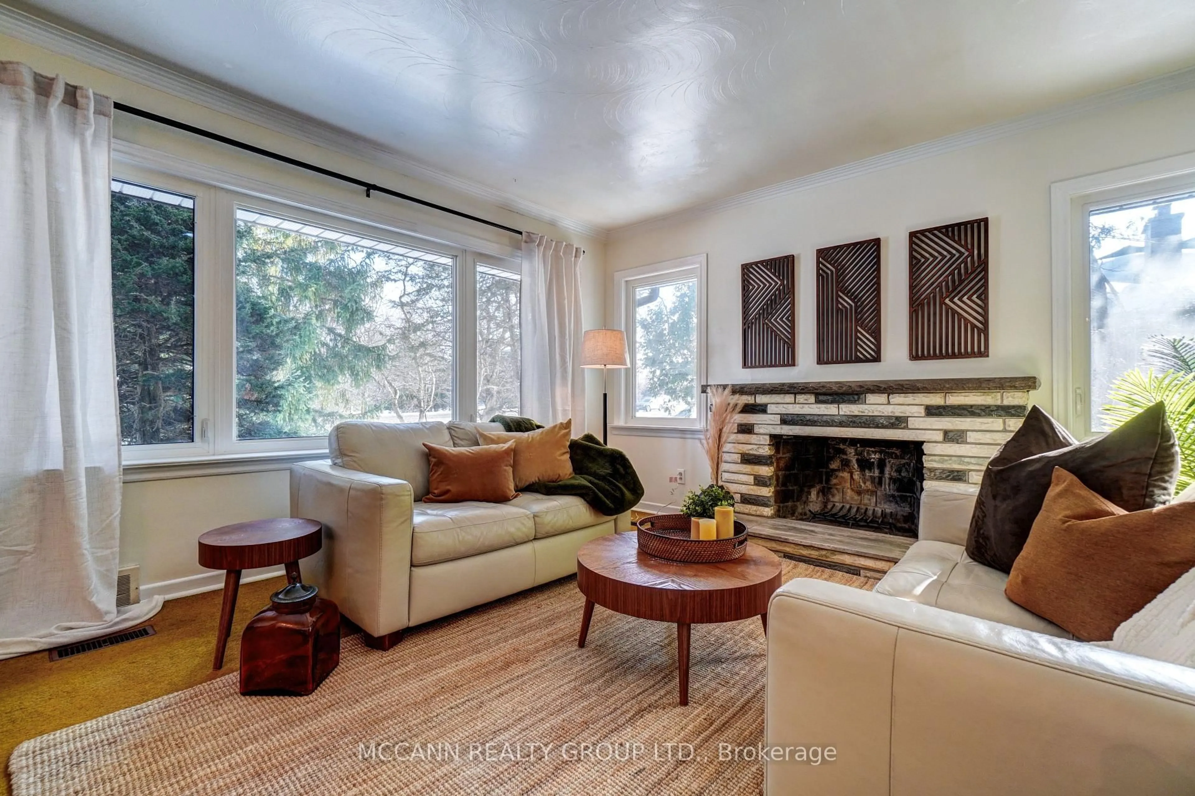 Living room with furniture, unknown for 200 Toronto St, Uxbridge Ontario L9P 1R1