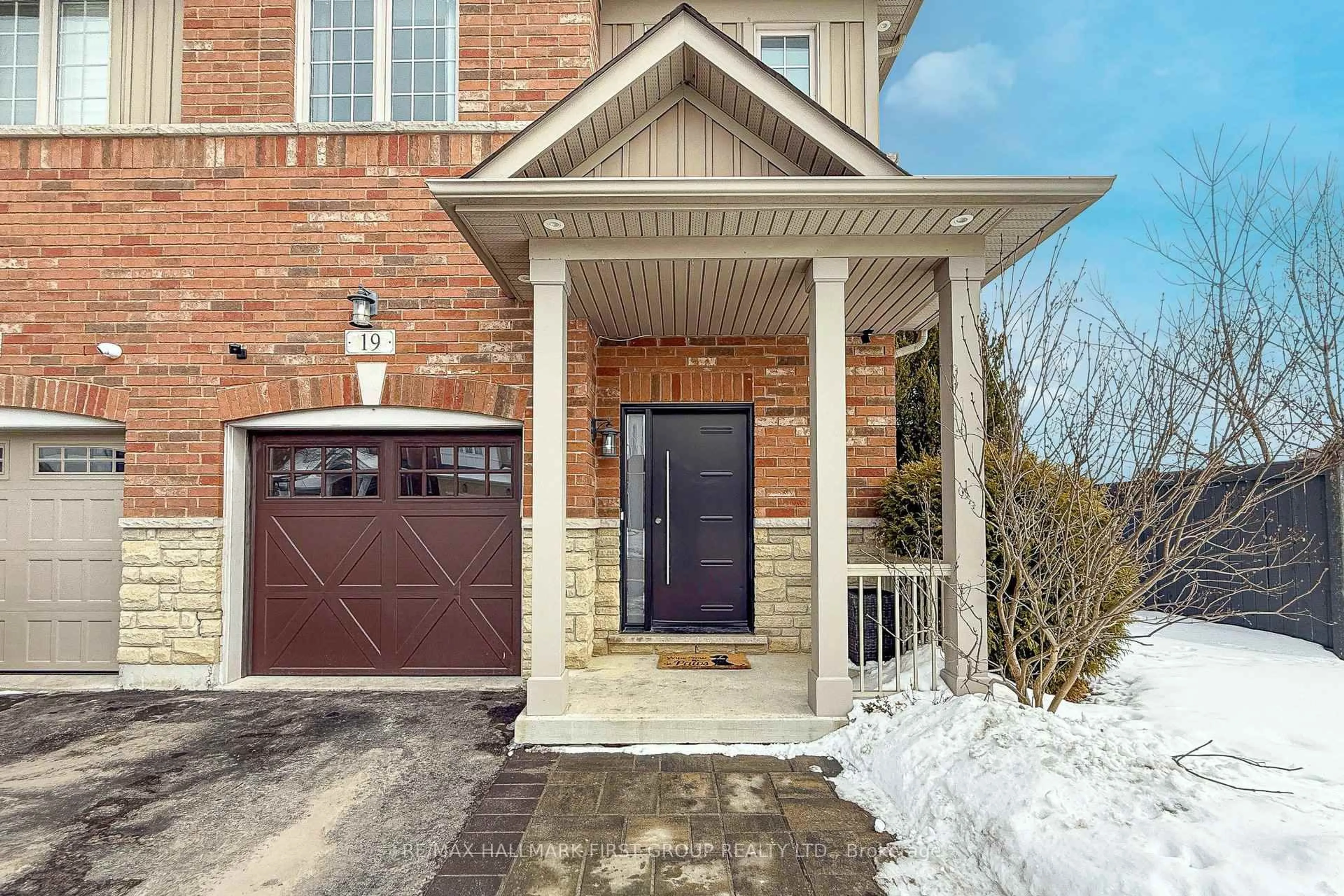 Home with brick exterior material, street for 19 Waterlily Tr, King Ontario L0G 1T0