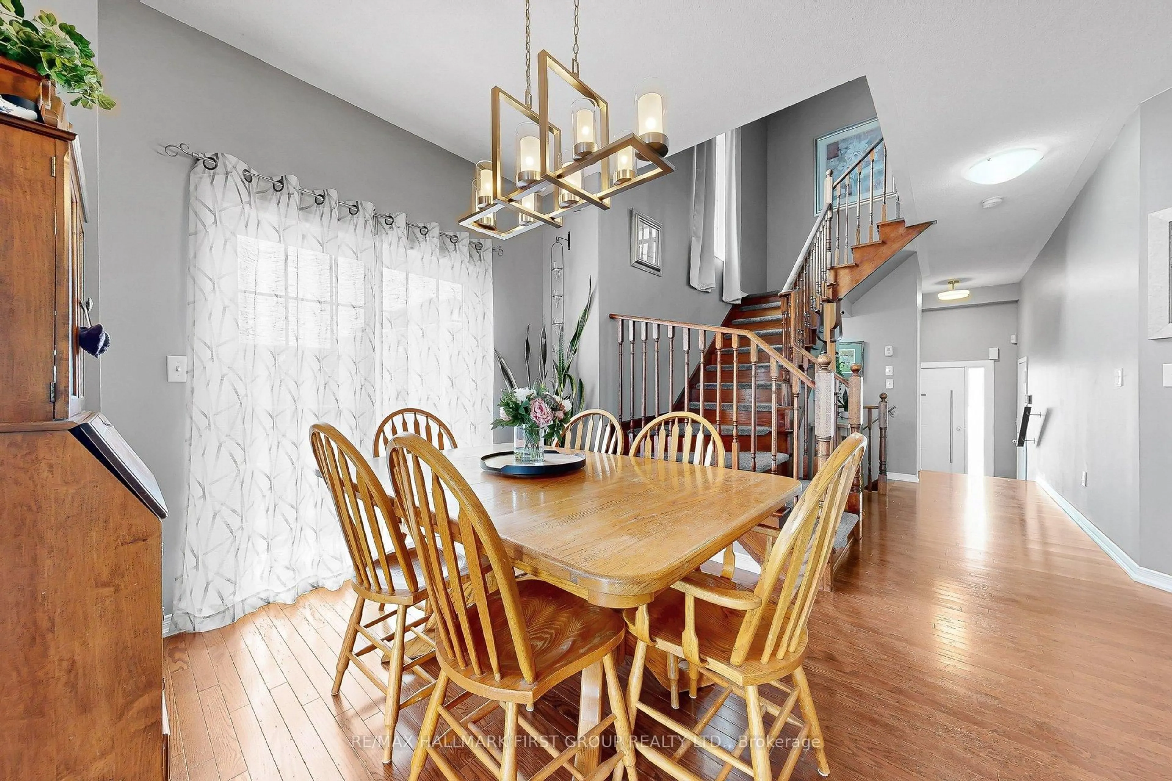 Dining room, wood/laminate floor for 19 Waterlily Tr, King Ontario L0G 1T0