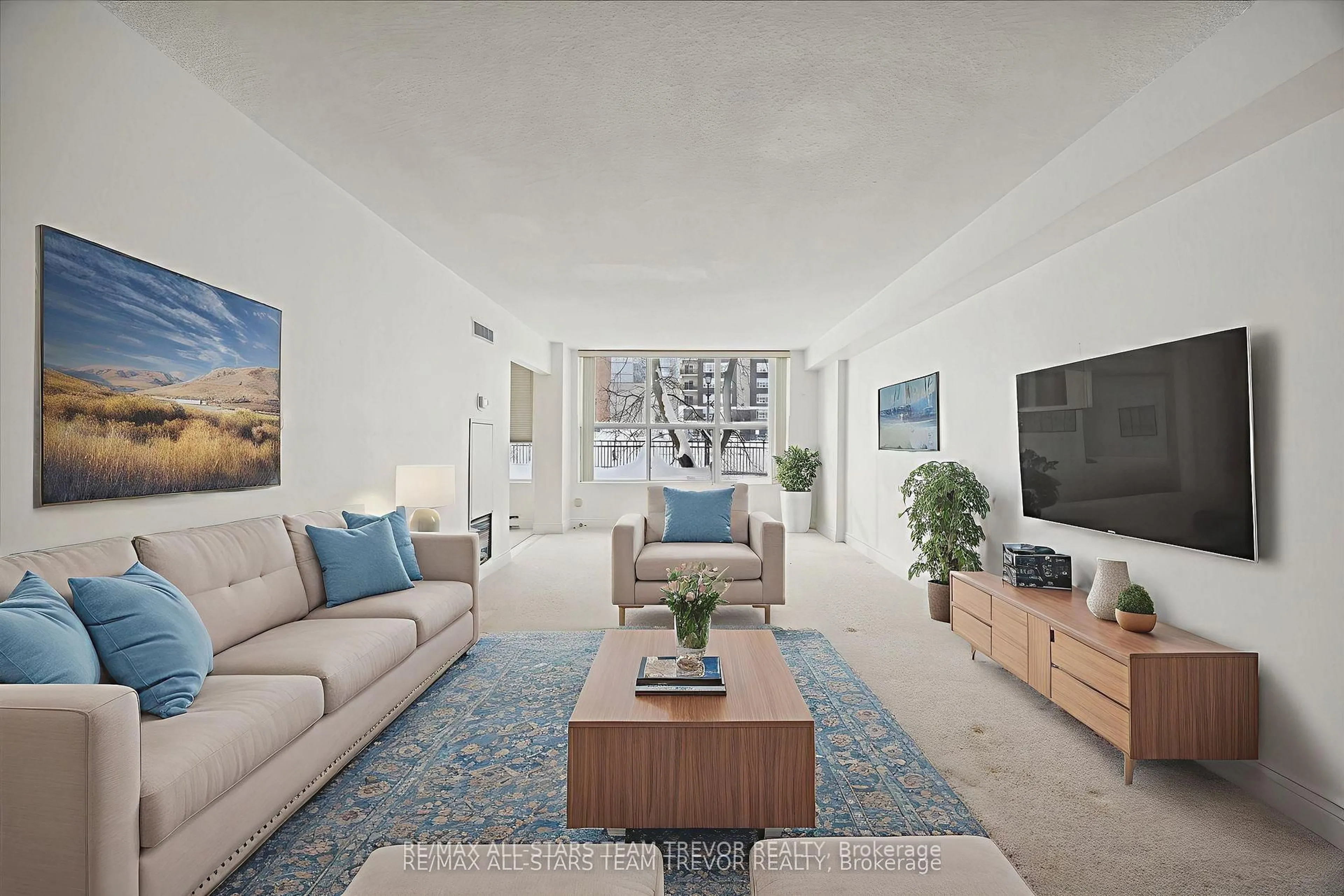 Living room with furniture, unknown for 250 Davis Dr #204, Newmarket Ontario L3Y 7T7