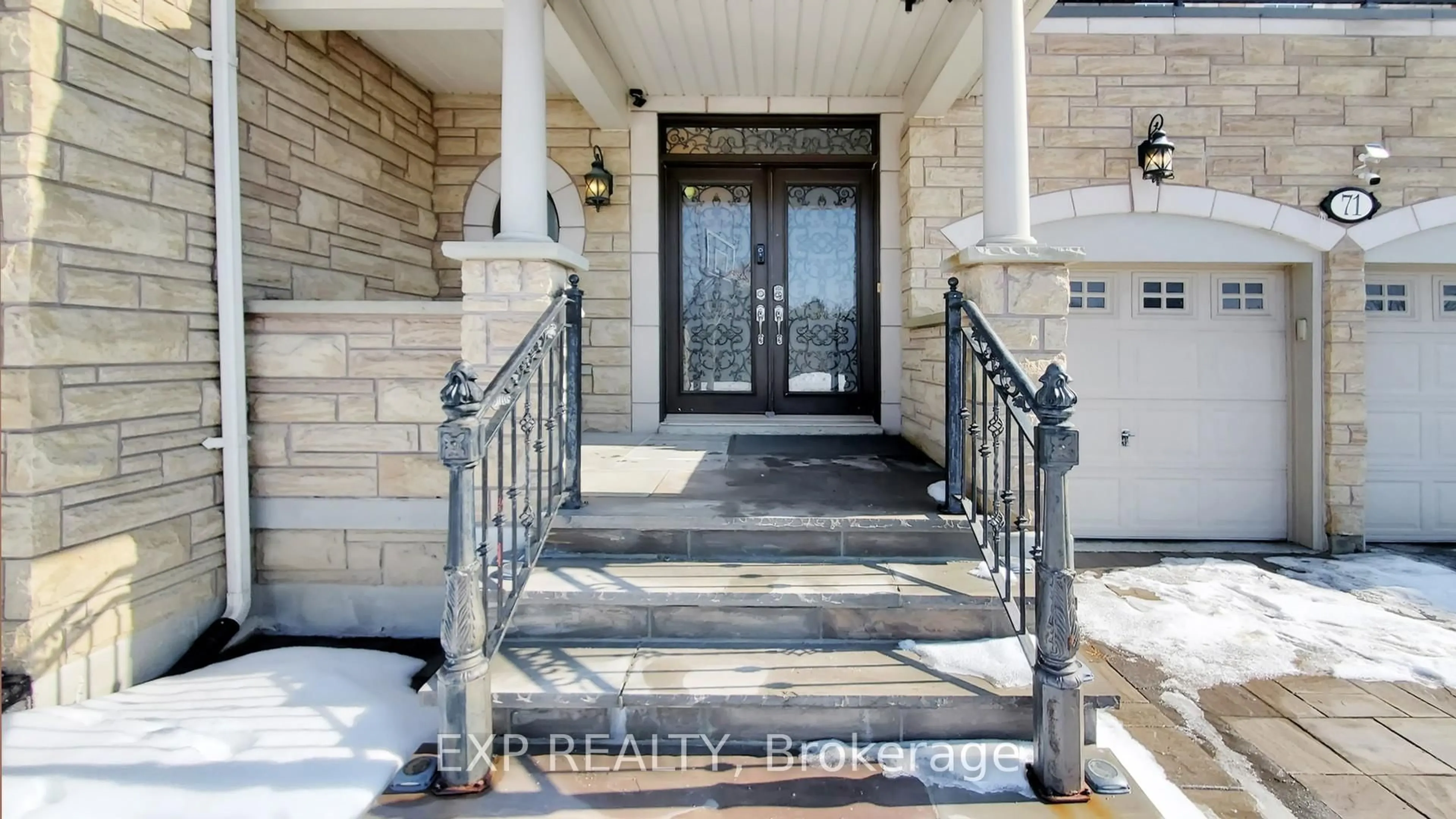 Indoor entryway for 71 Golden Meadow Dr, Markham Ontario L6E 1E9