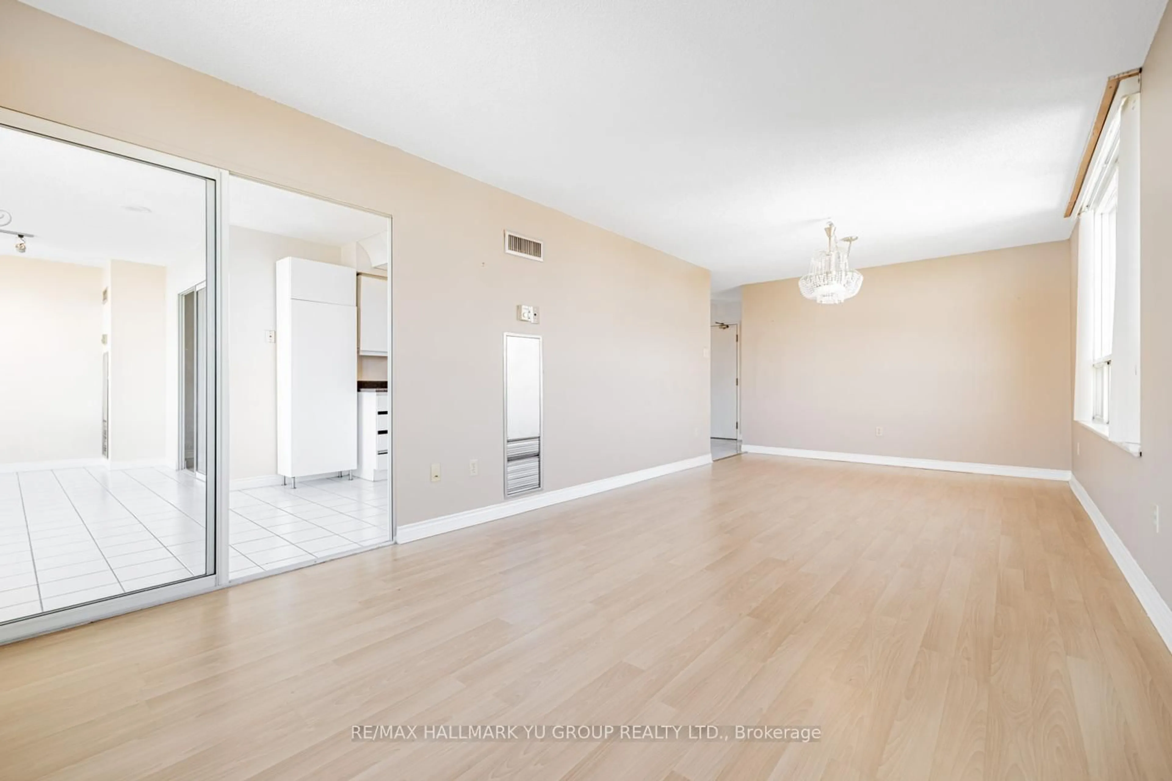 A pic of a room for 7 Townsgate Dr #1203, Vaughan Ontario L4J 7Z9