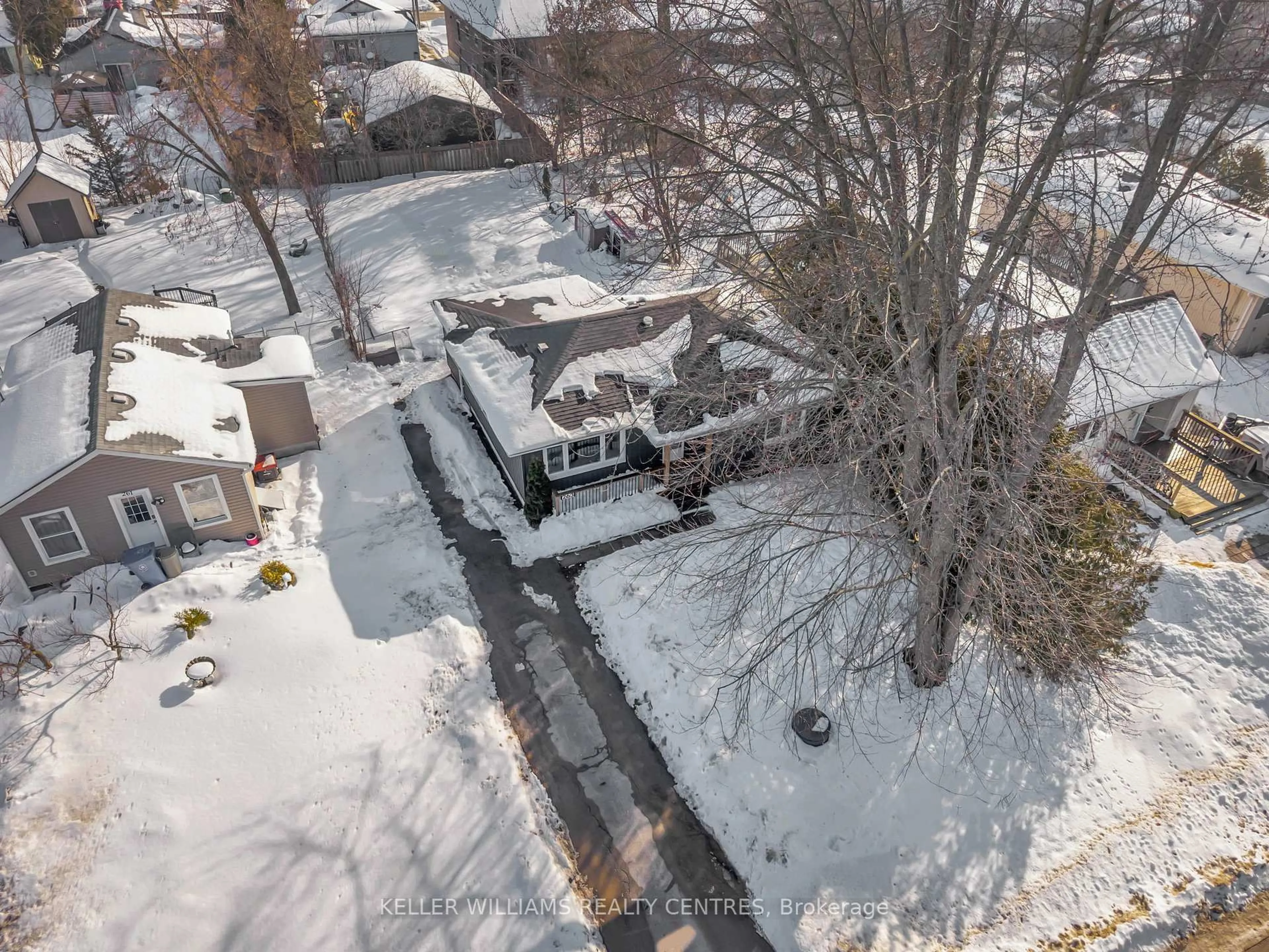A pic from outside/outdoor area/front of a property/back of a property/a pic from drone, street for 263 Boyers Rd, Georgina Ontario L4P 3C8