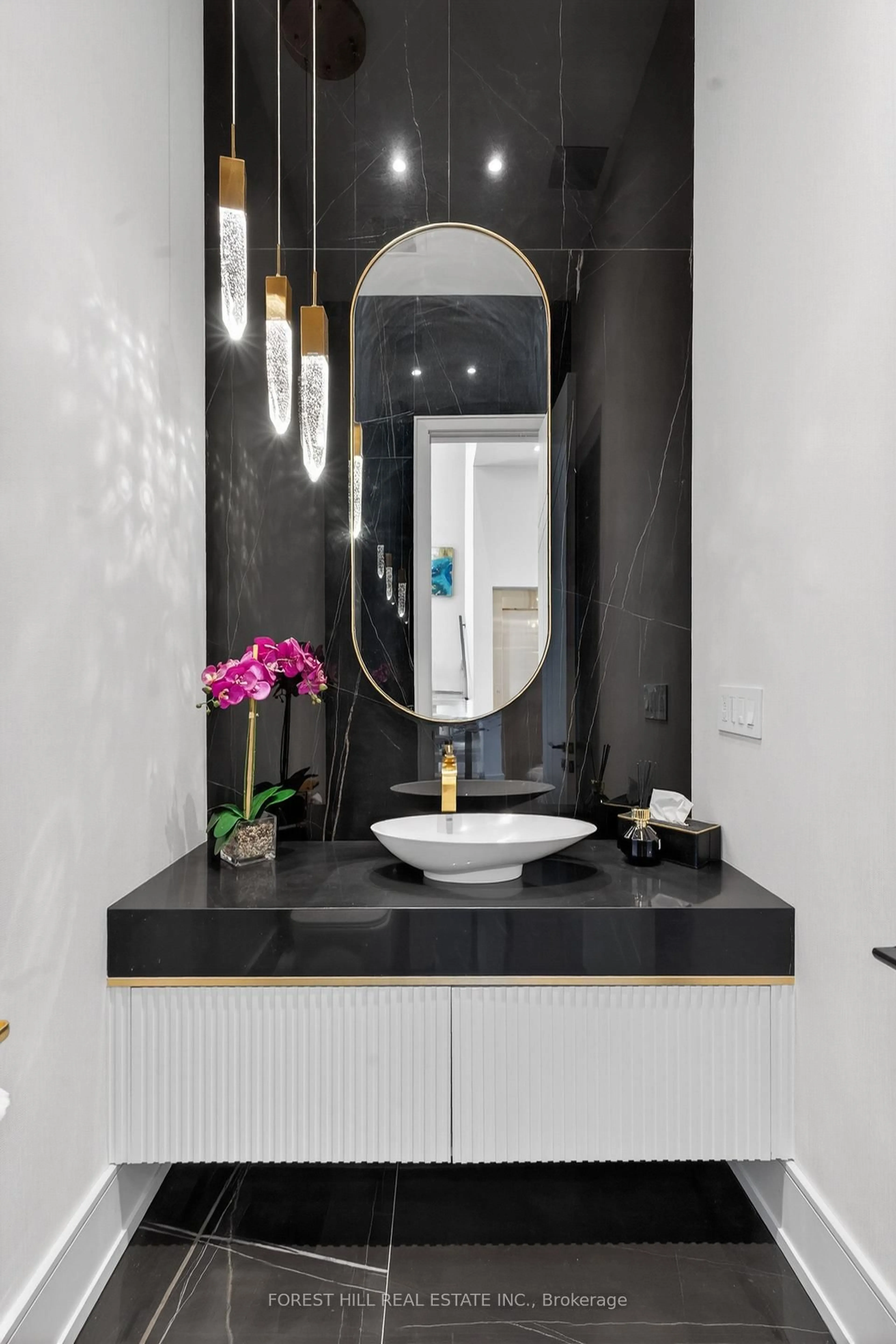 Contemporary bathroom, ceramic/tile floor for 8 Elspeth Pl, Markham Ontario L3T 1C4