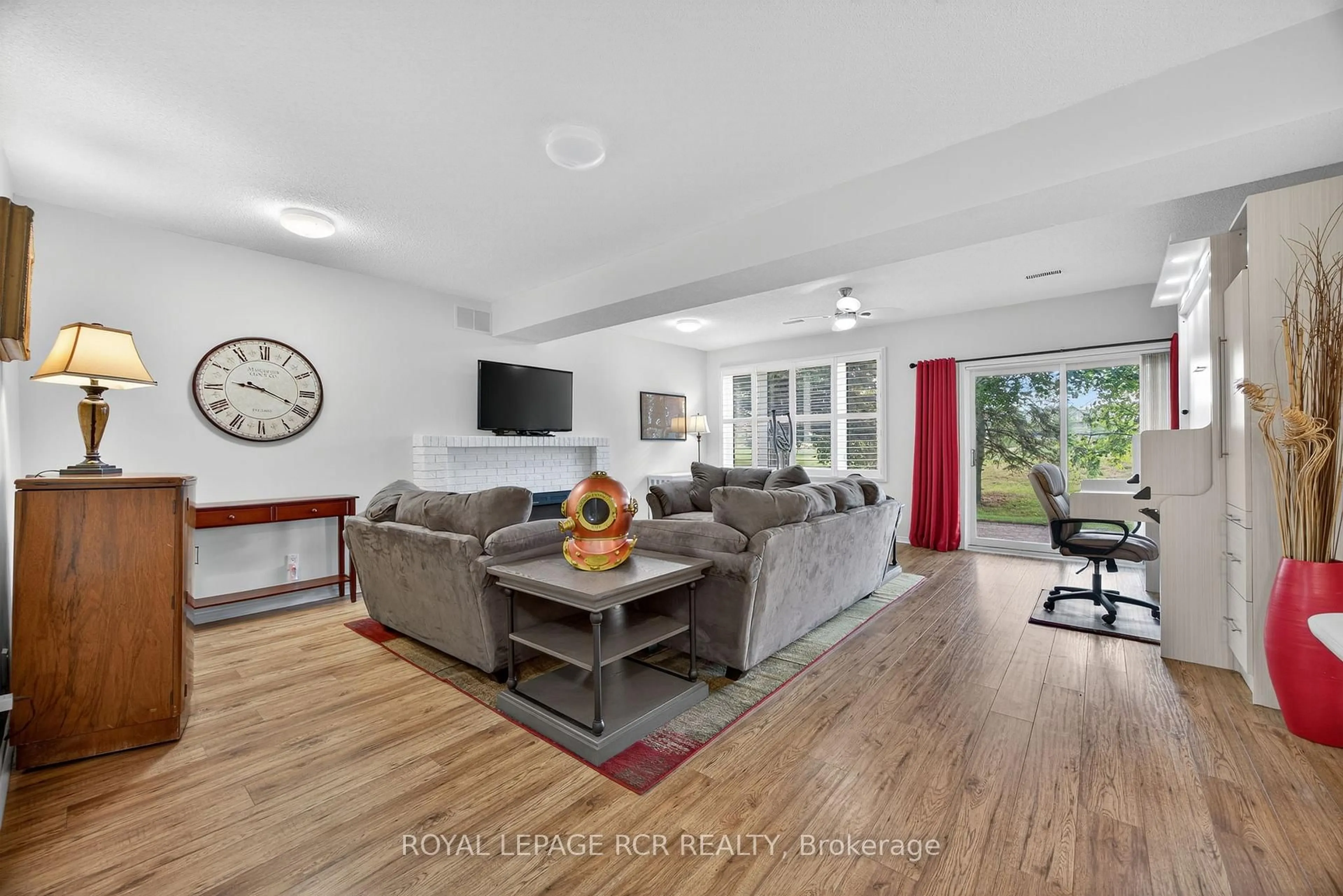 Living room with furniture, unknown for 108 Green Briar Rd, New Tecumseth Ontario L9R 1R4