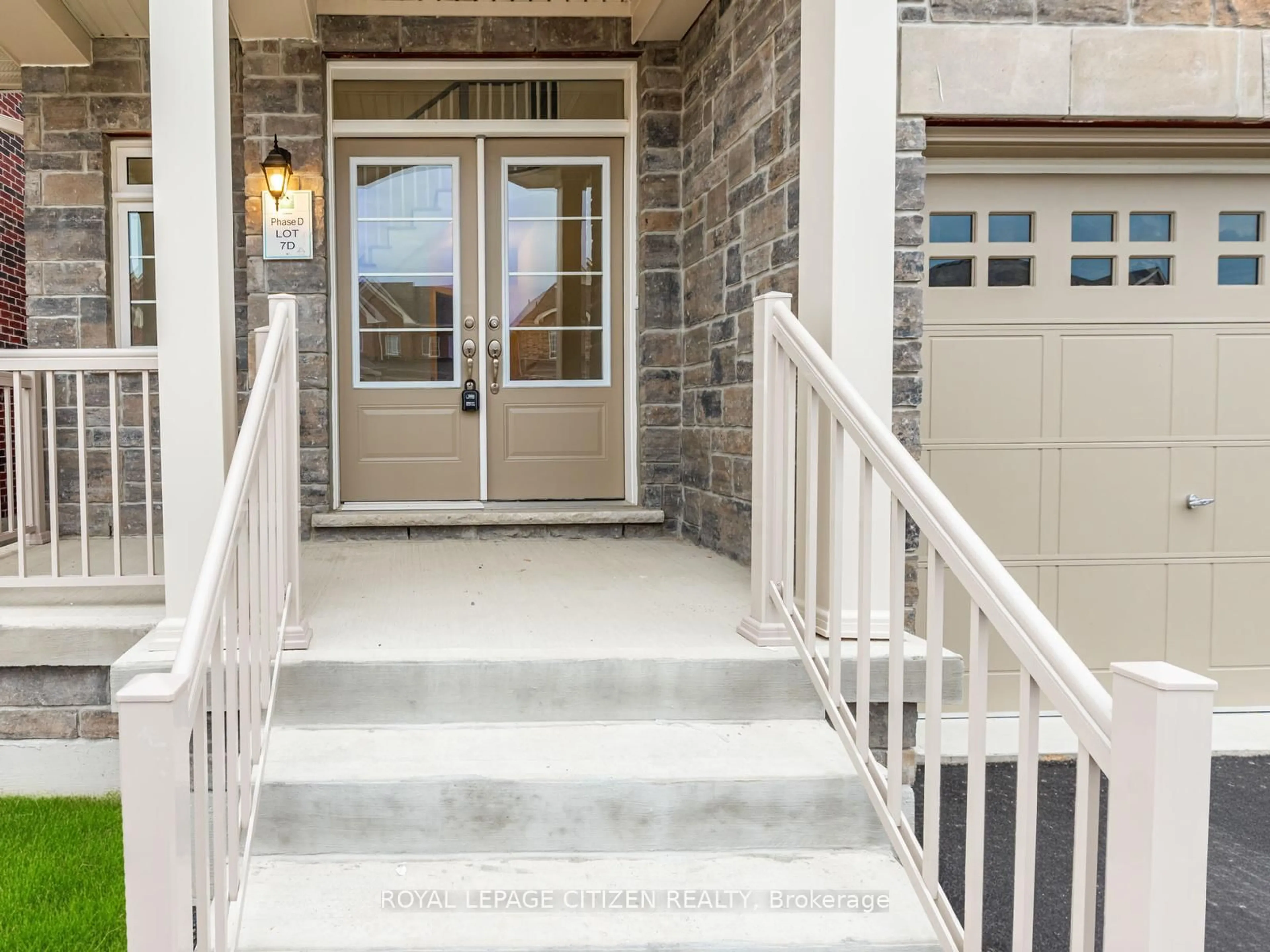 Indoor entryway for 7 Jeanne Pynn Ave, Georgina Ontario L0E 1R0