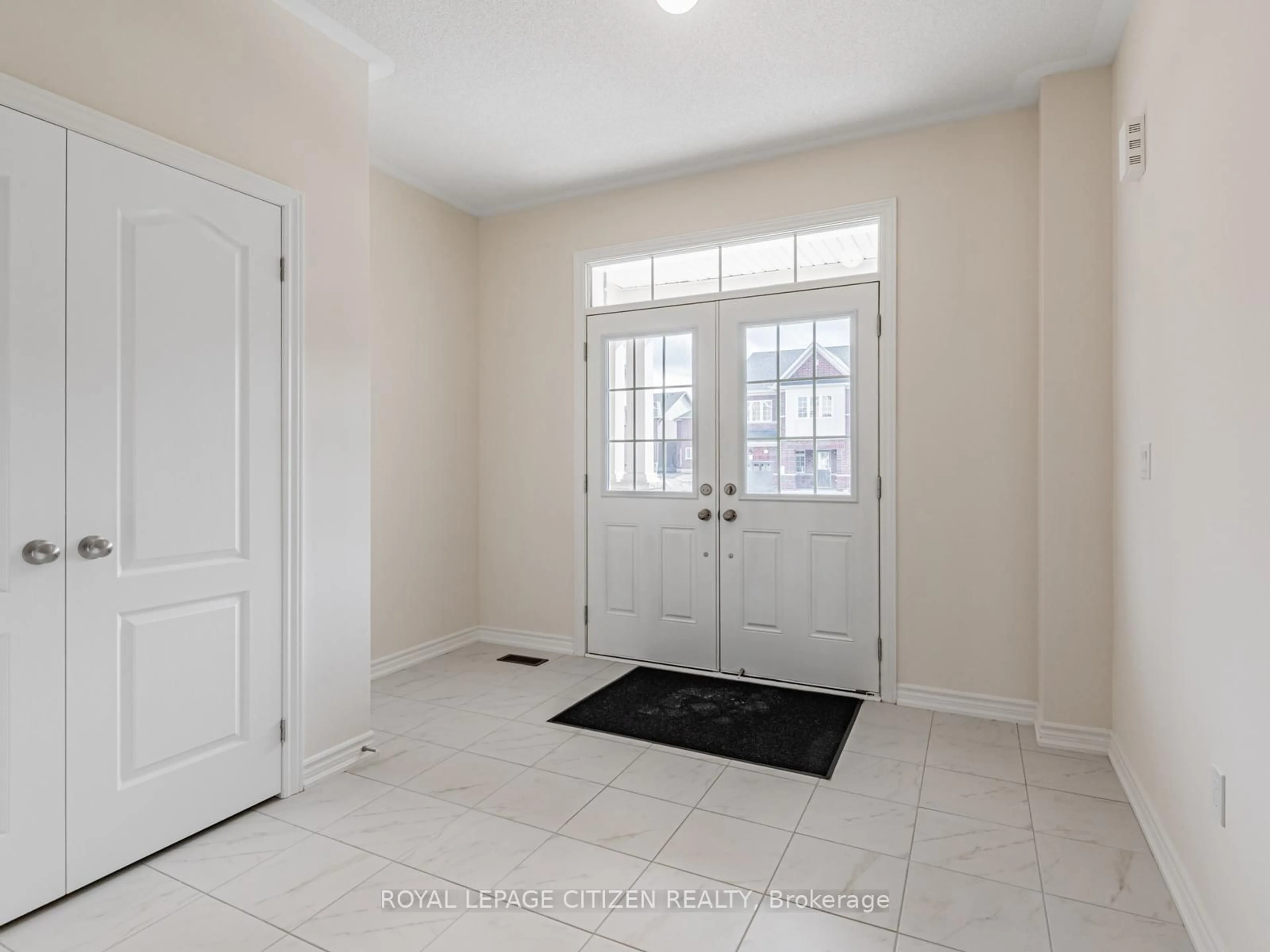 Indoor entryway for 4 Heather Fullerton Rd, Georgina Ontario L0E 1R0