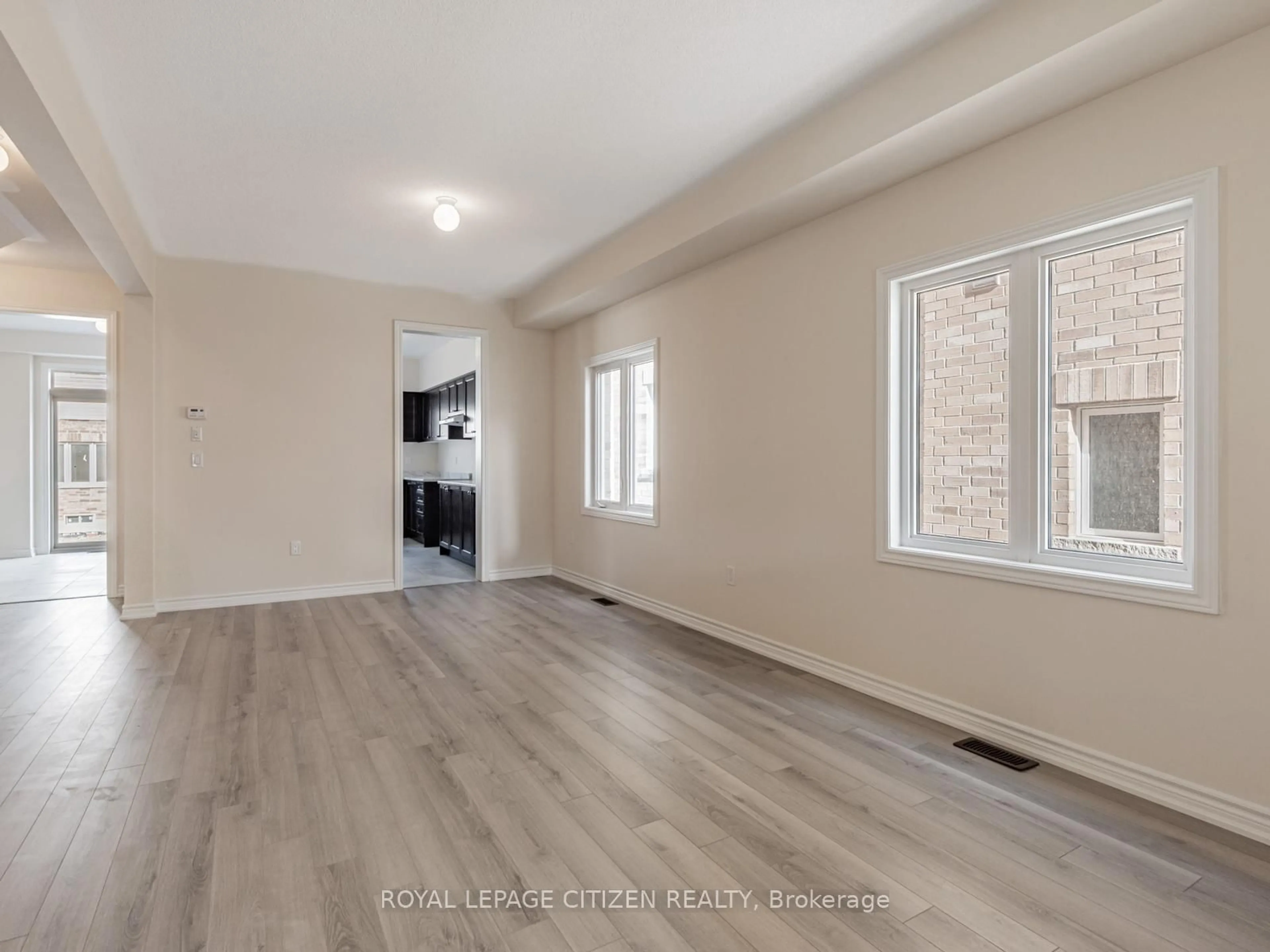 A pic of a room for 4 Heather Fullerton Rd, Georgina Ontario L0E 1R0