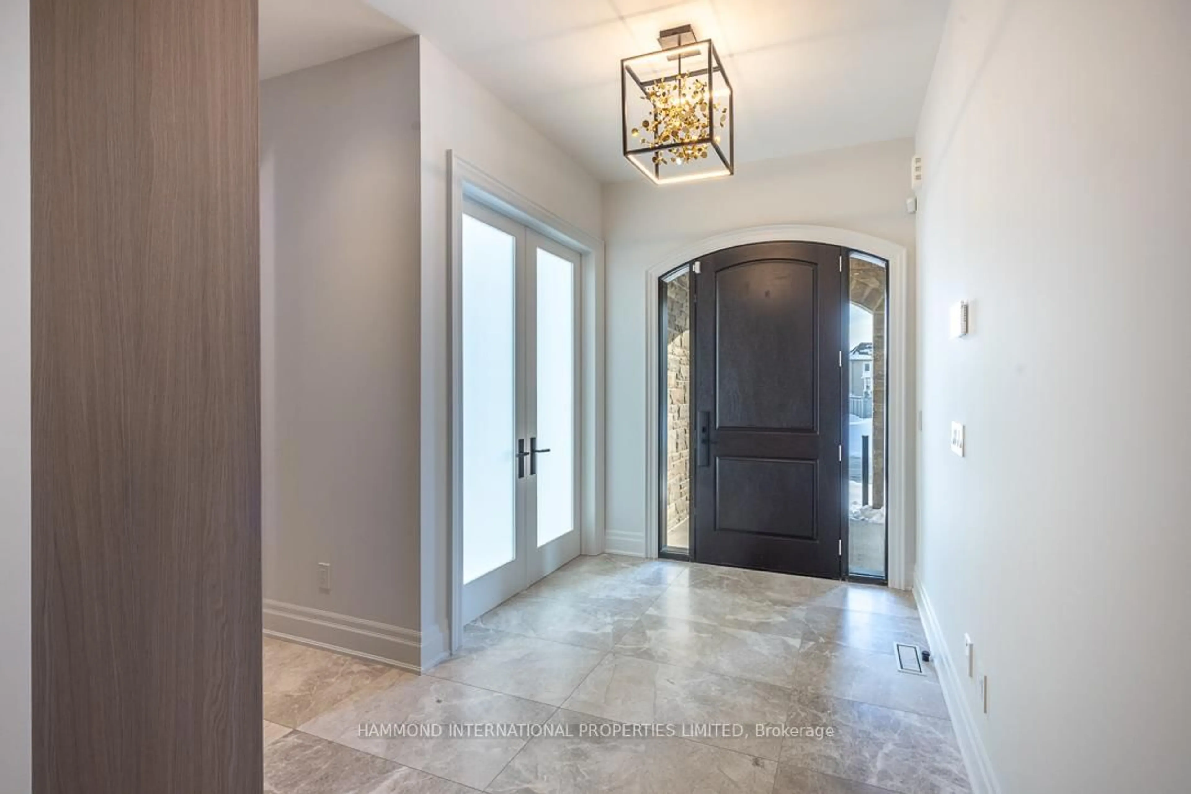 Indoor entryway for 84 Lady Jessica Dr, Vaughan Ontario L6A 4T9