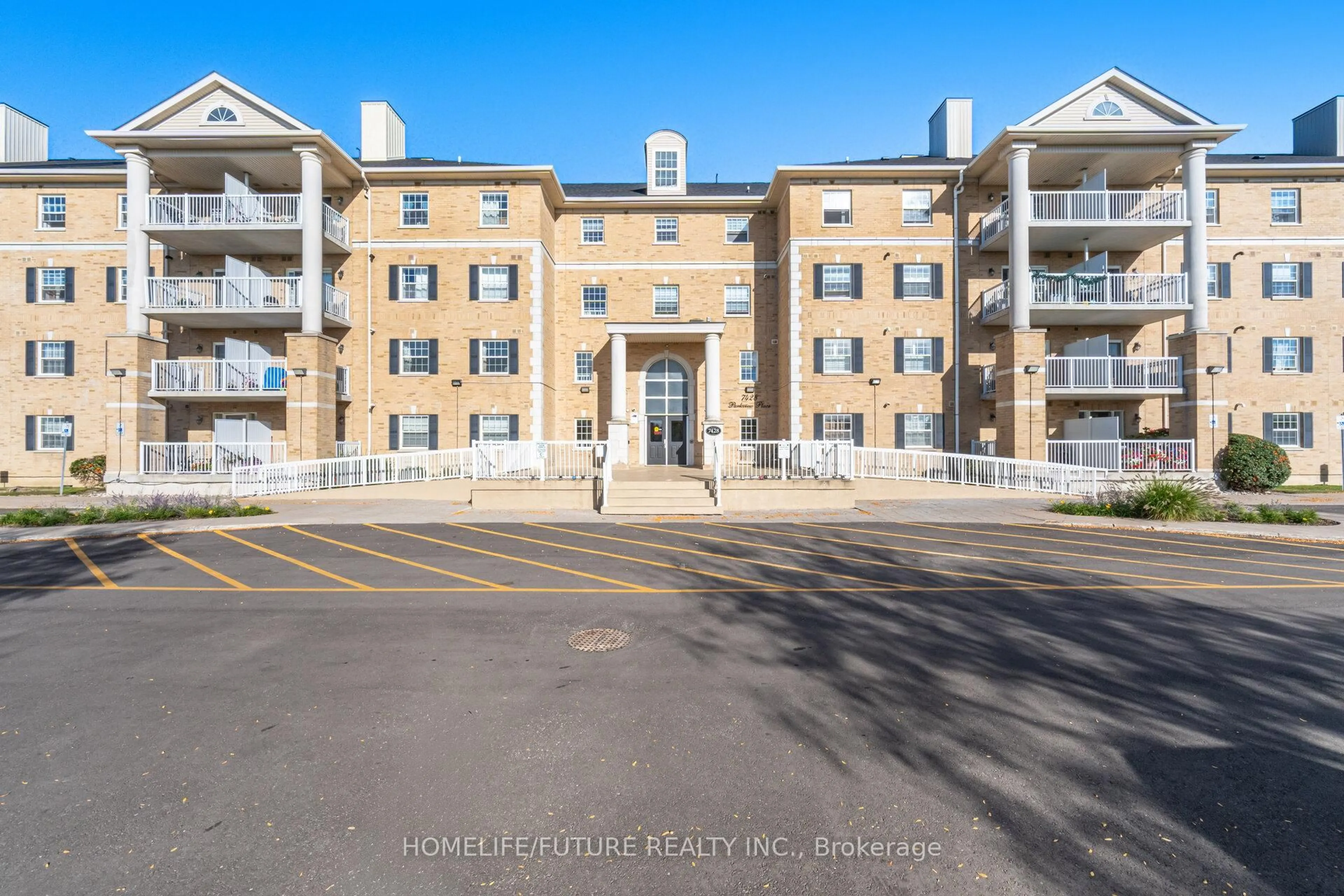 A pic from outside/outdoor area/front of a property/back of a property/a pic from drone, building for 7428 Markham Rd #203, Markham Ontario L3S 4V6
